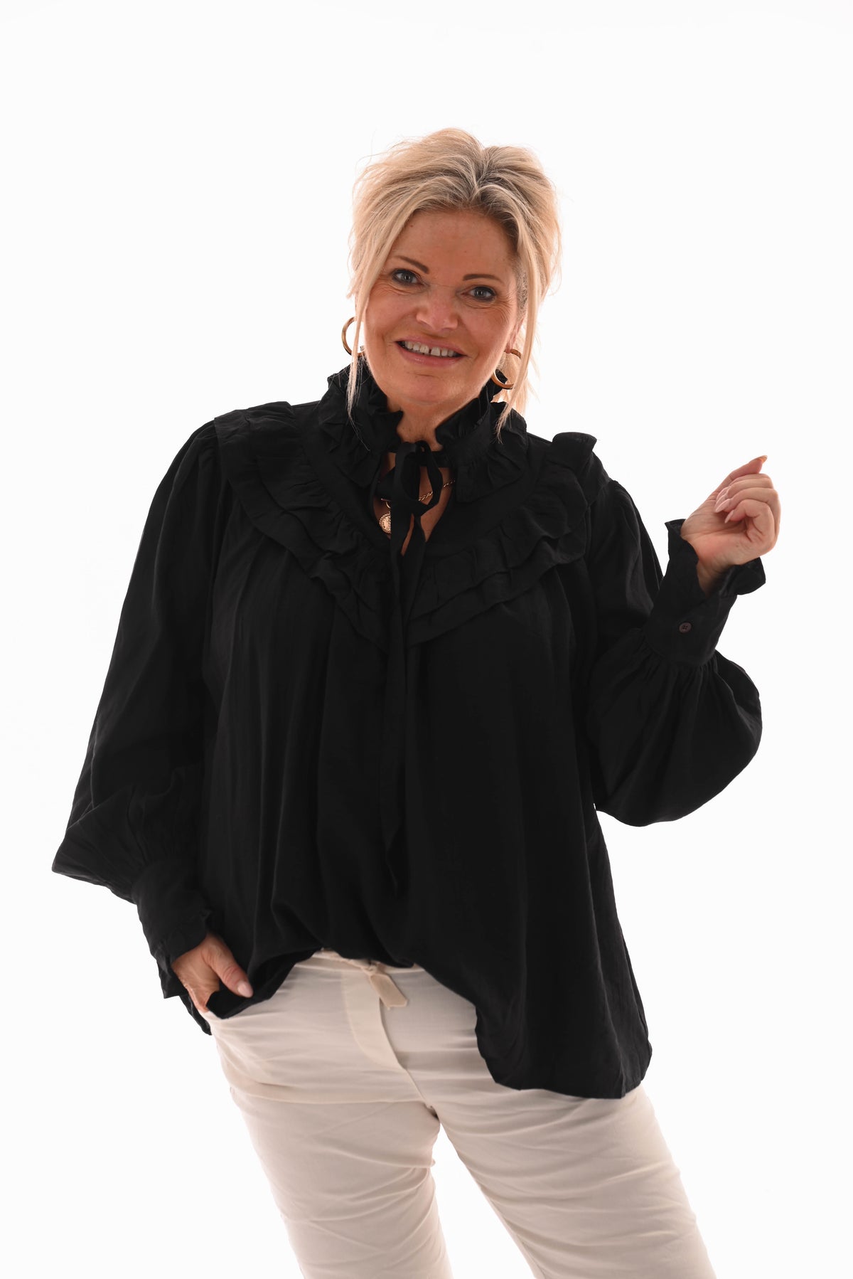 Blouse met strik en roezels zwart