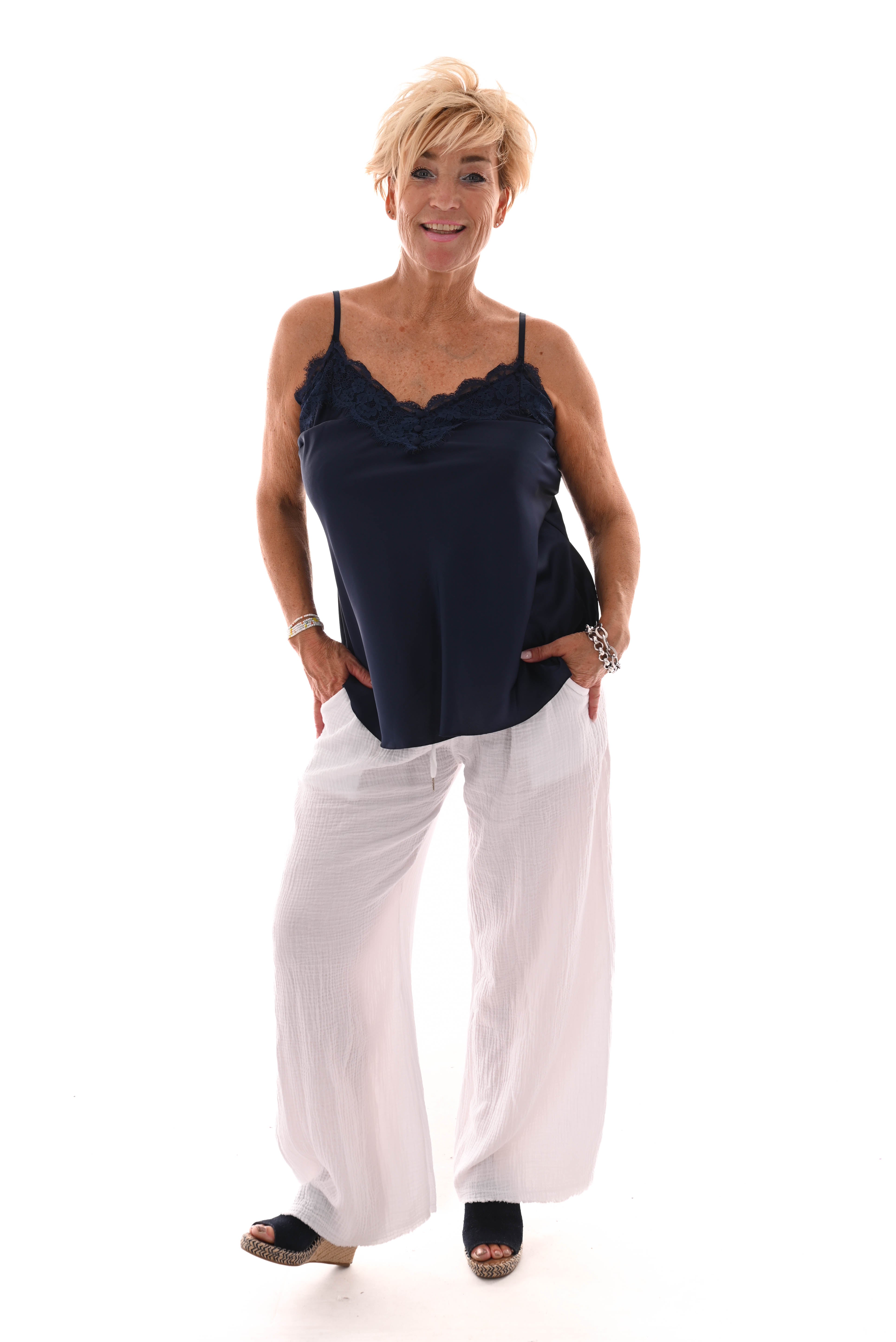 Silky hemdje kant met knoopjes marineblauw