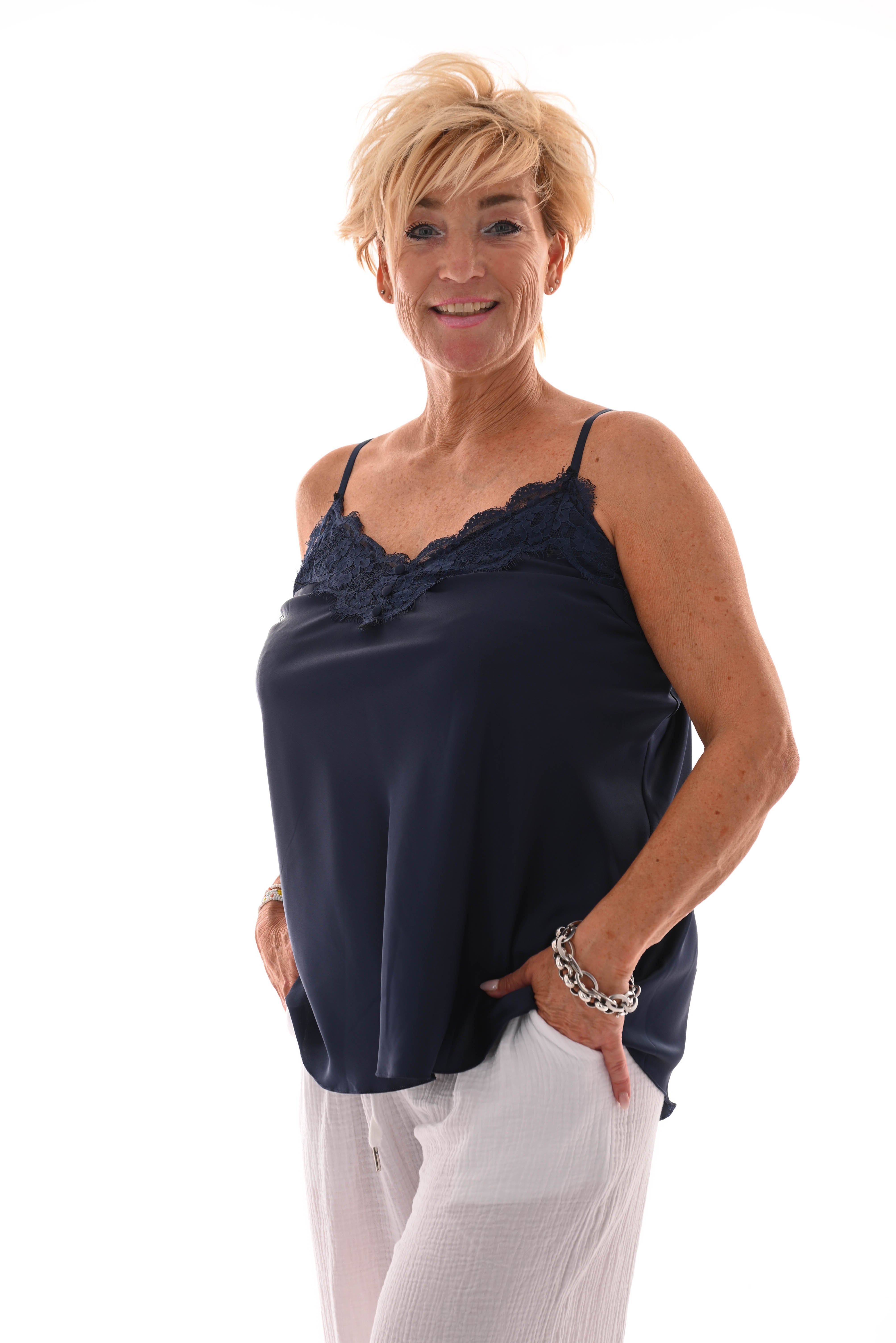 Silky hemdje kant met knoopjes marineblauw