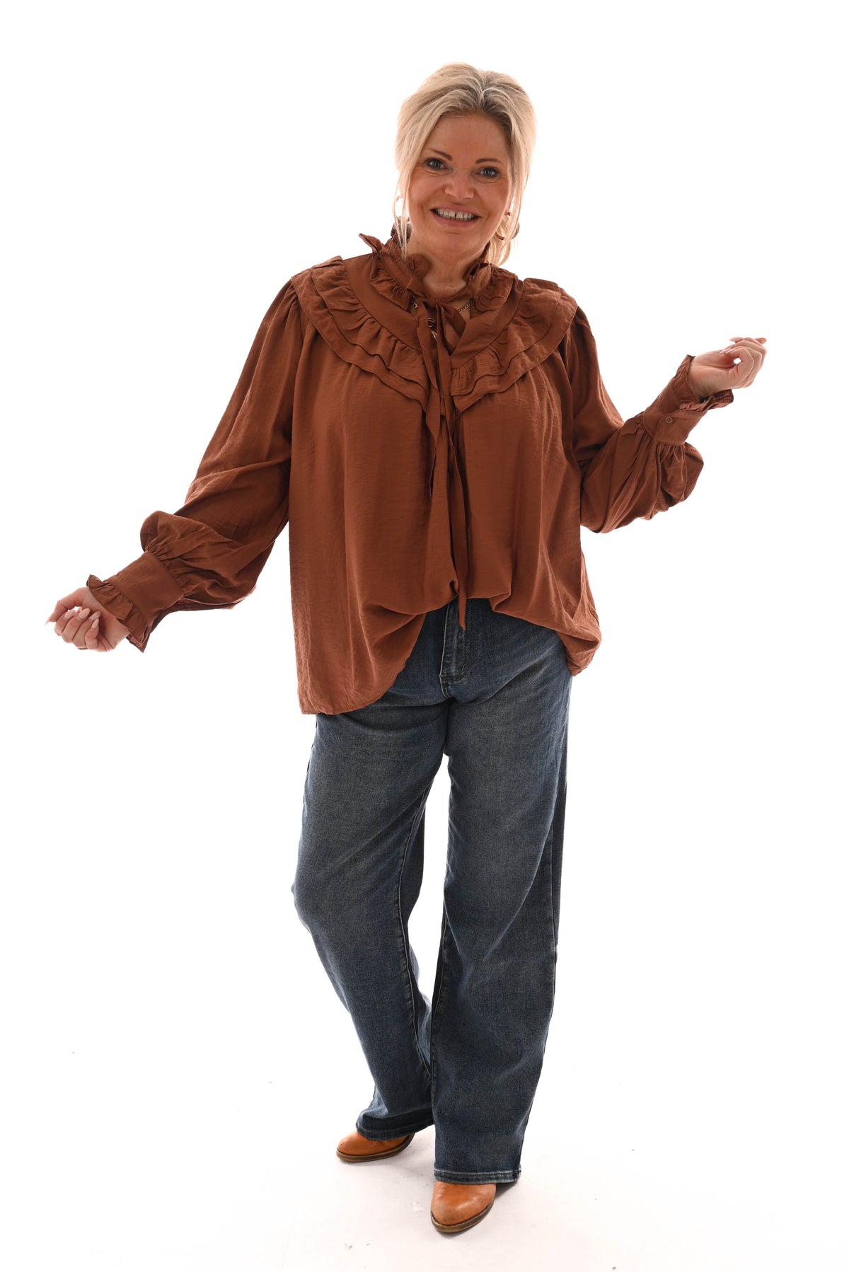 Blouse met strik en roezels bruin