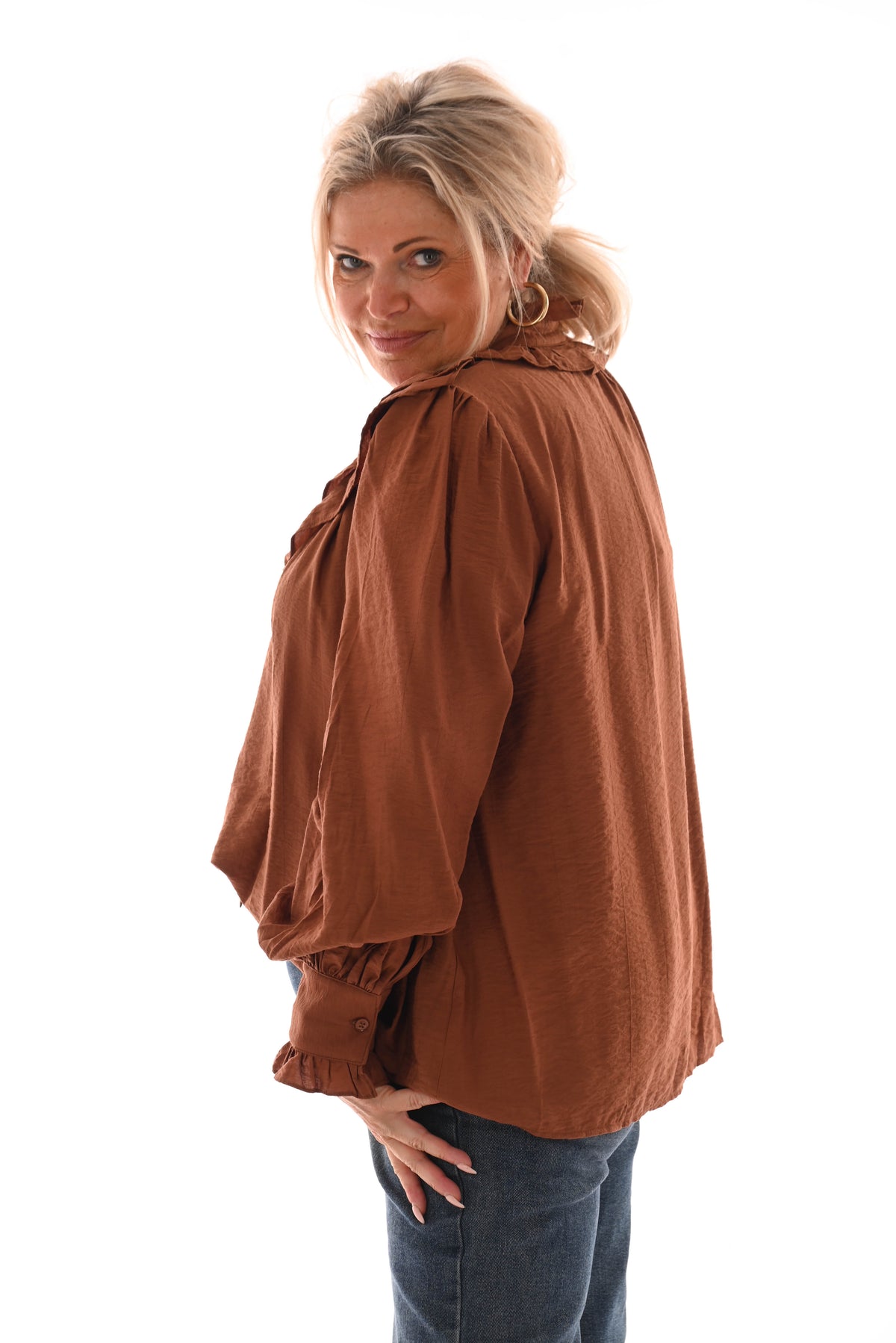 Blouse met strik en roezels bruin
