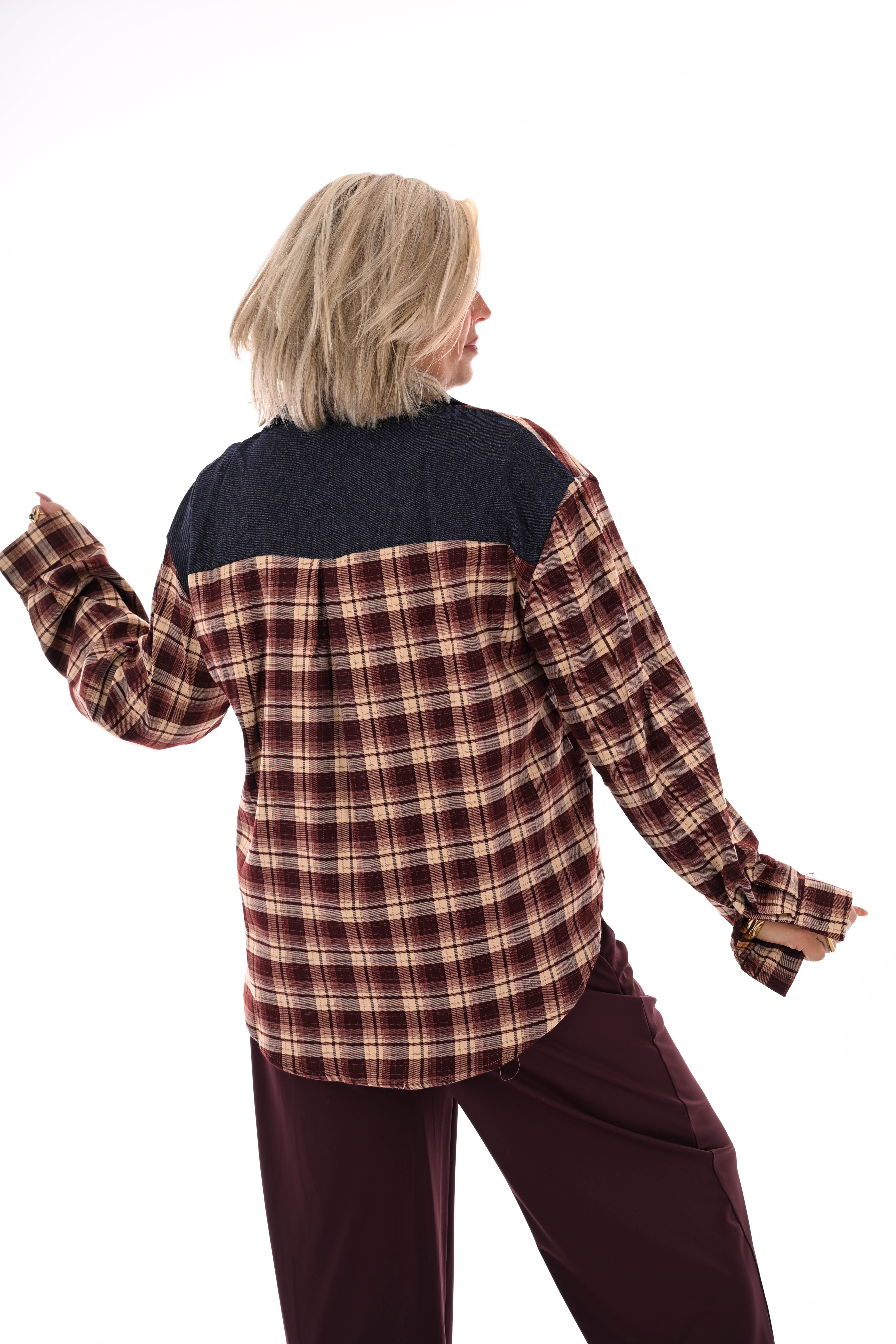 Houthakkers met jeans blouse aubergine