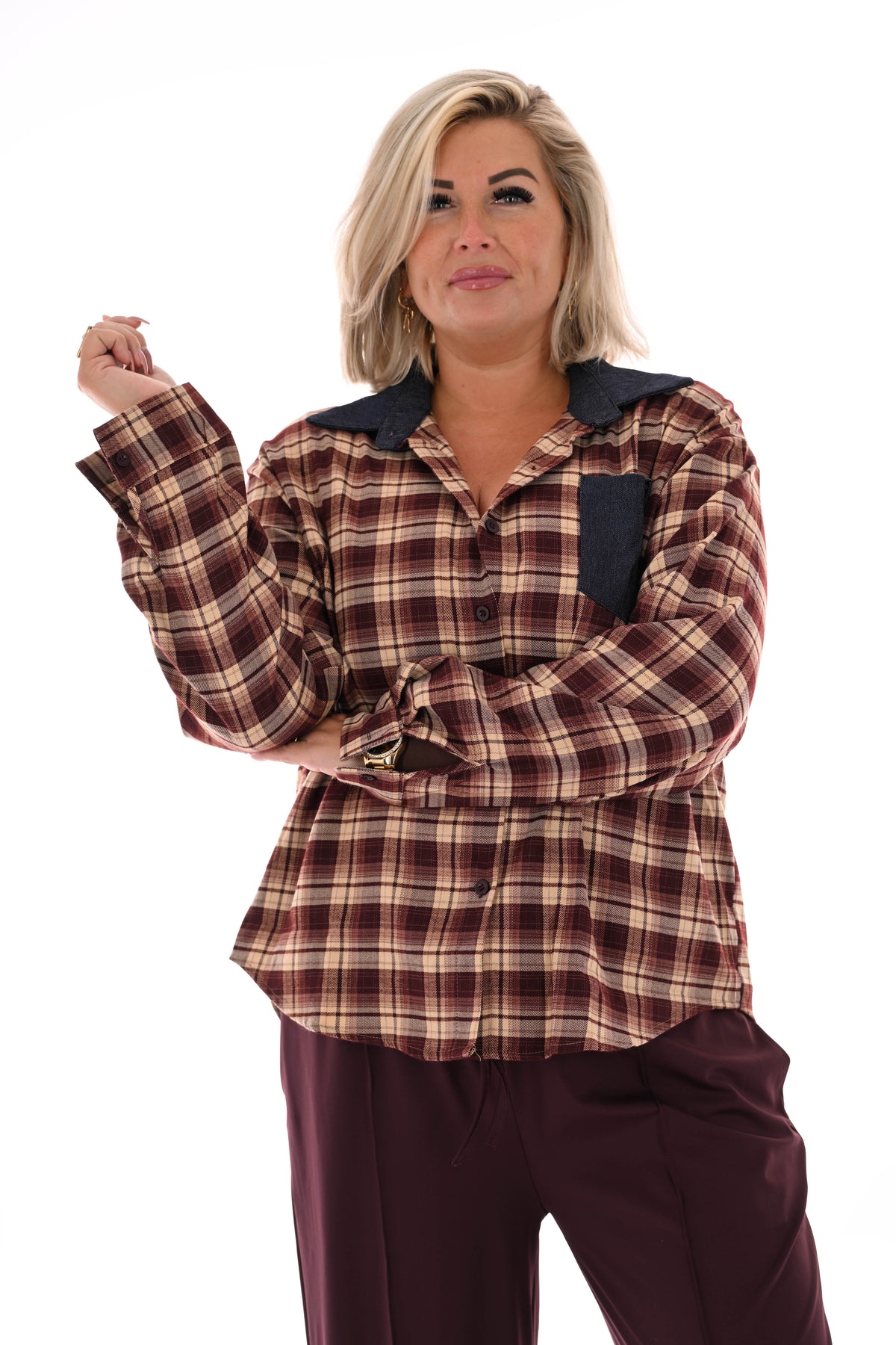 Houthakkers met jeans blouse aubergine