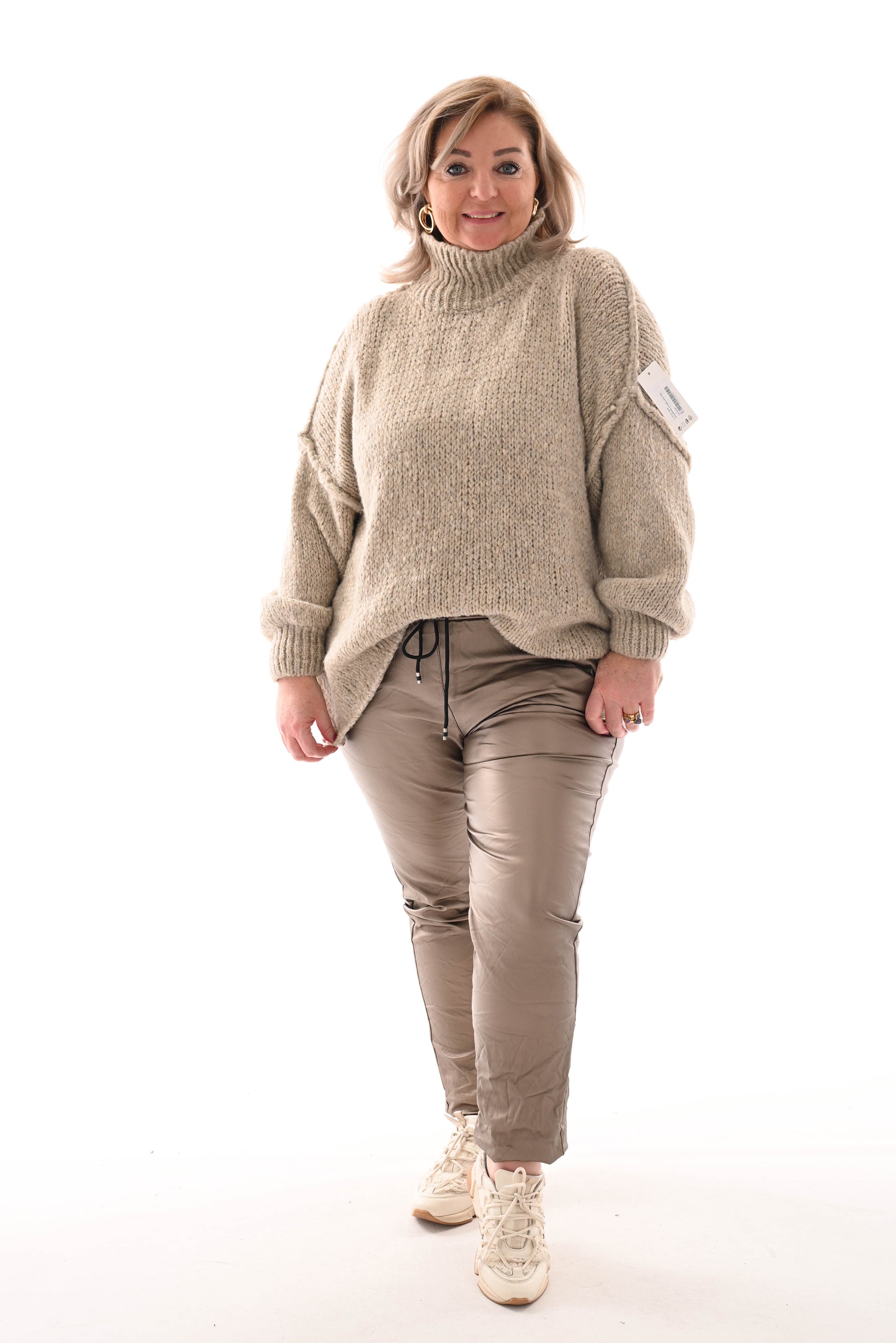 Kort gebreide trui turtle neck beige