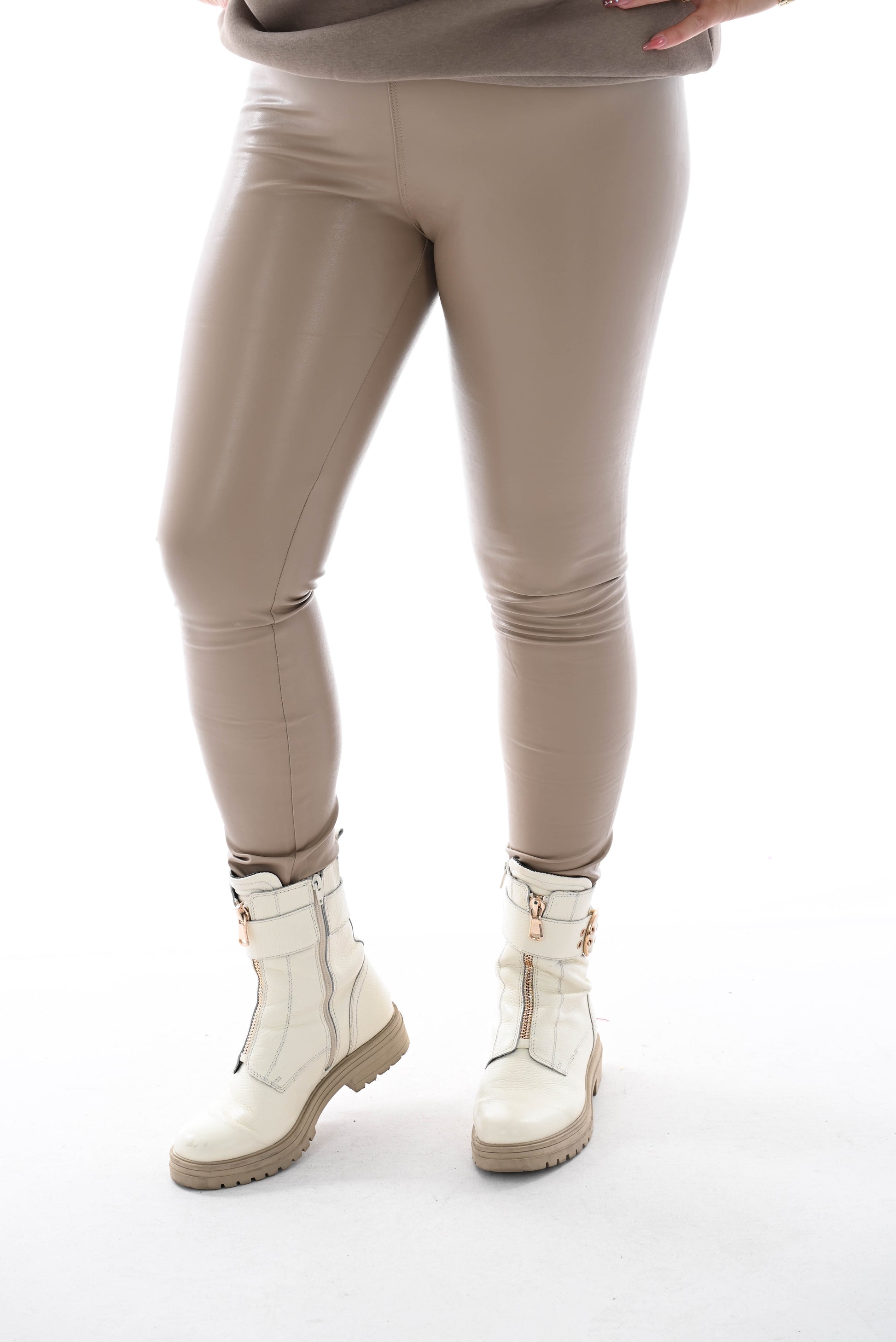 Norfy leather look legging smalle band donker beige