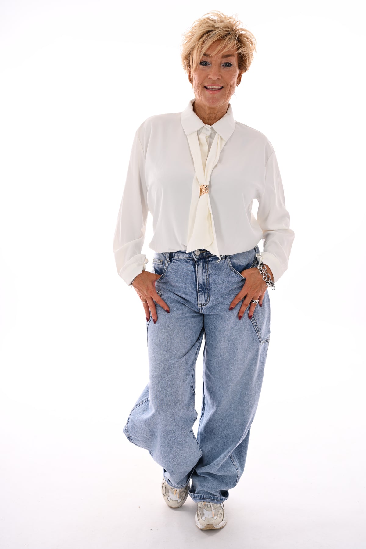 Doorknoop blouse met hals detail roomwit