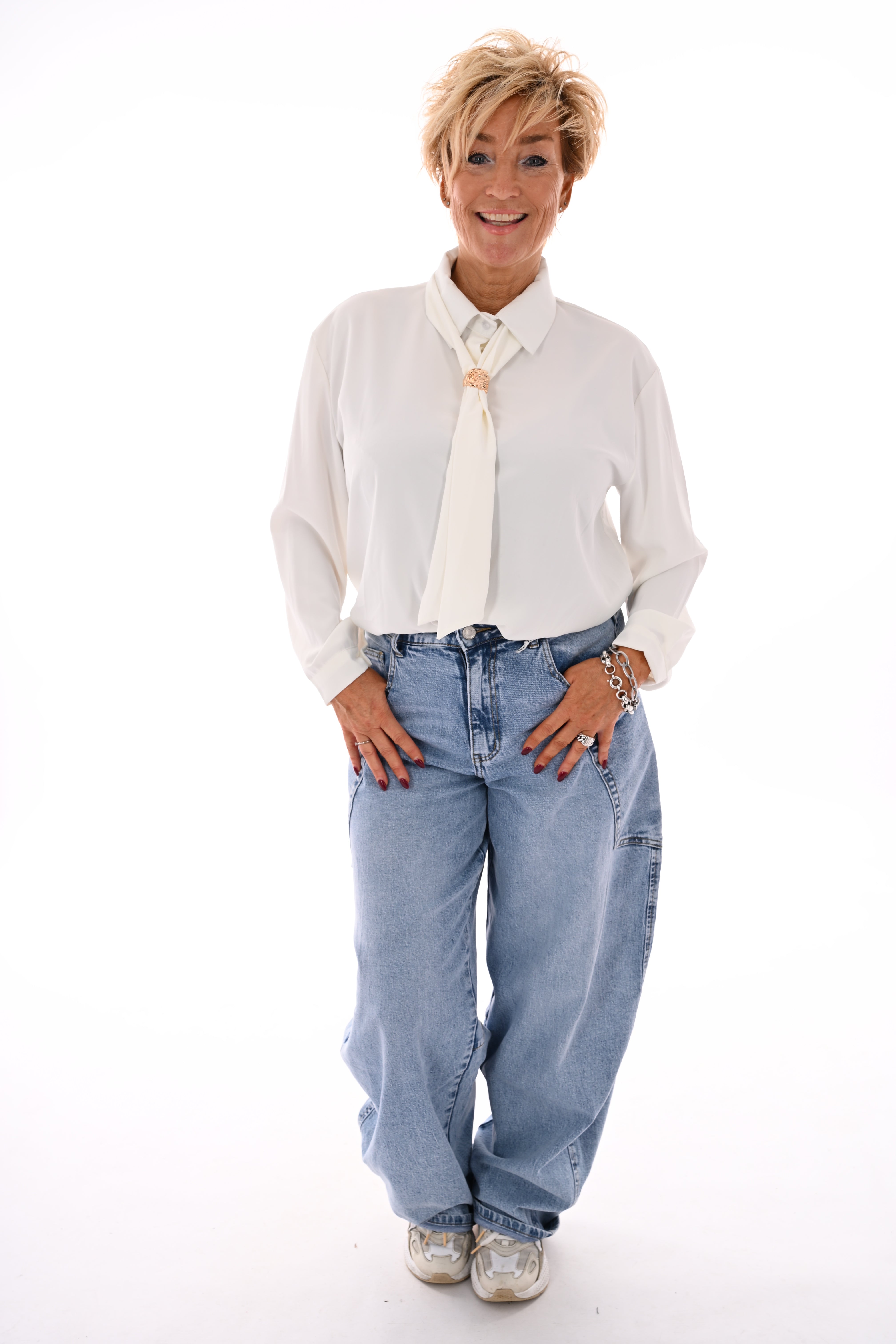 Doorknoop blouse met hals detail roomwit