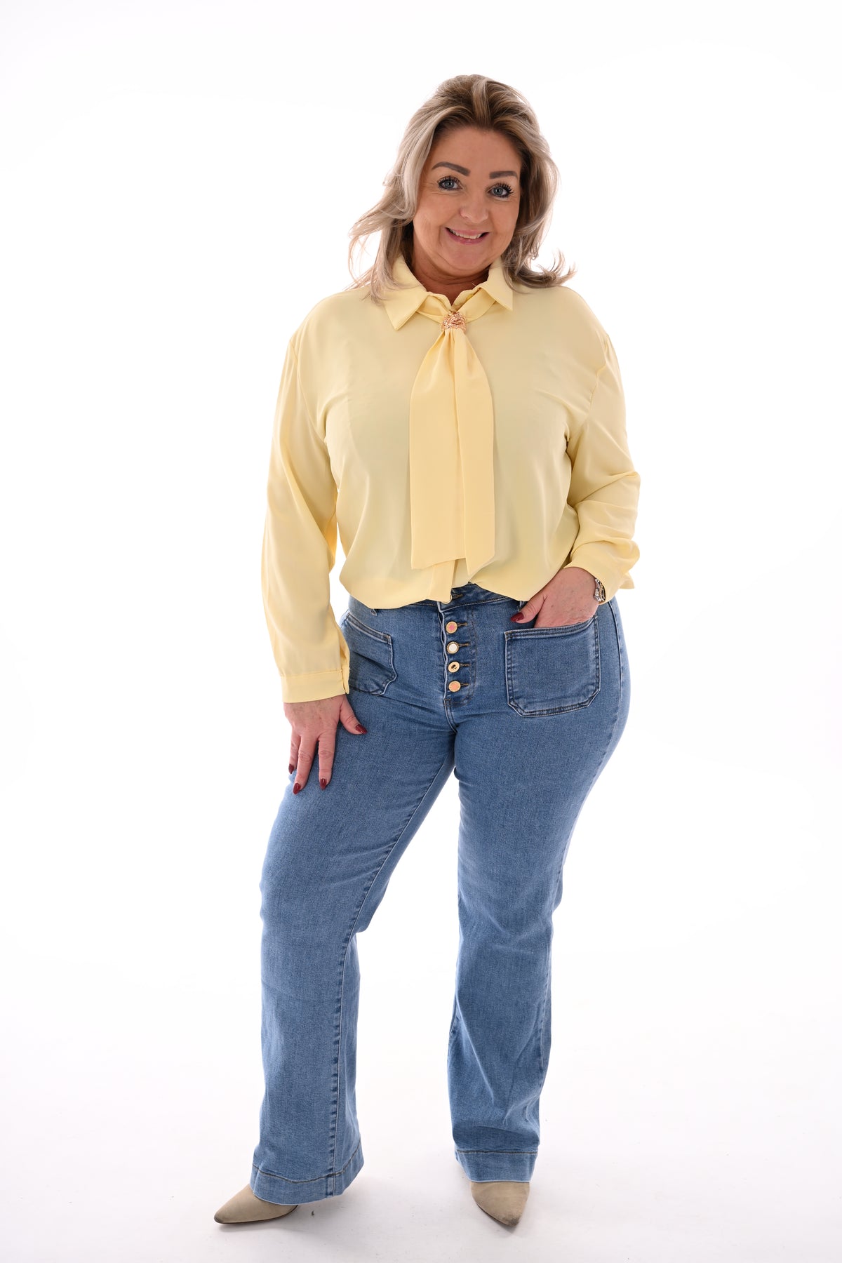 Doorknoop blouse met hals detail lichtgeel