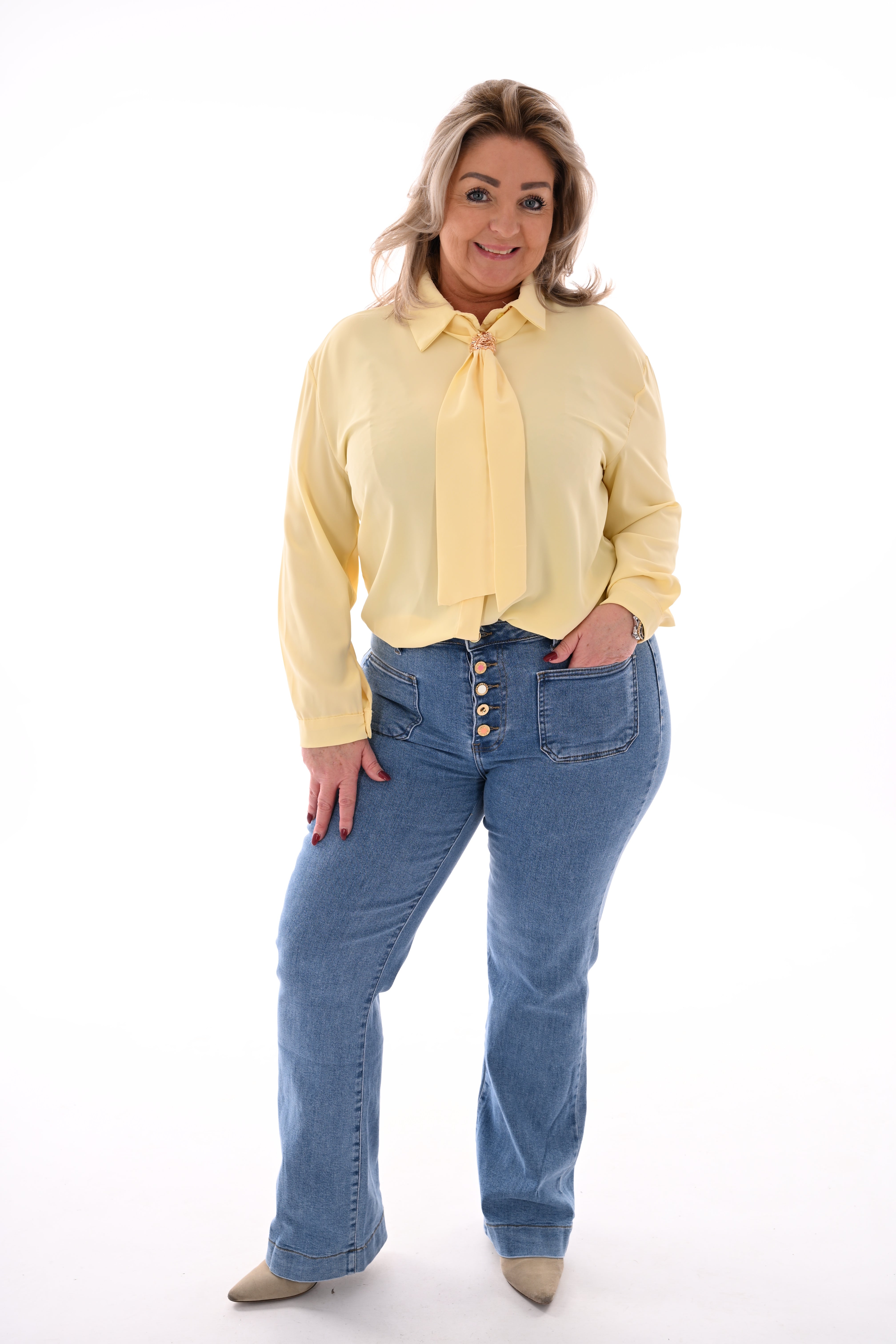 Doorknoop blouse met hals detail lichtgeel
