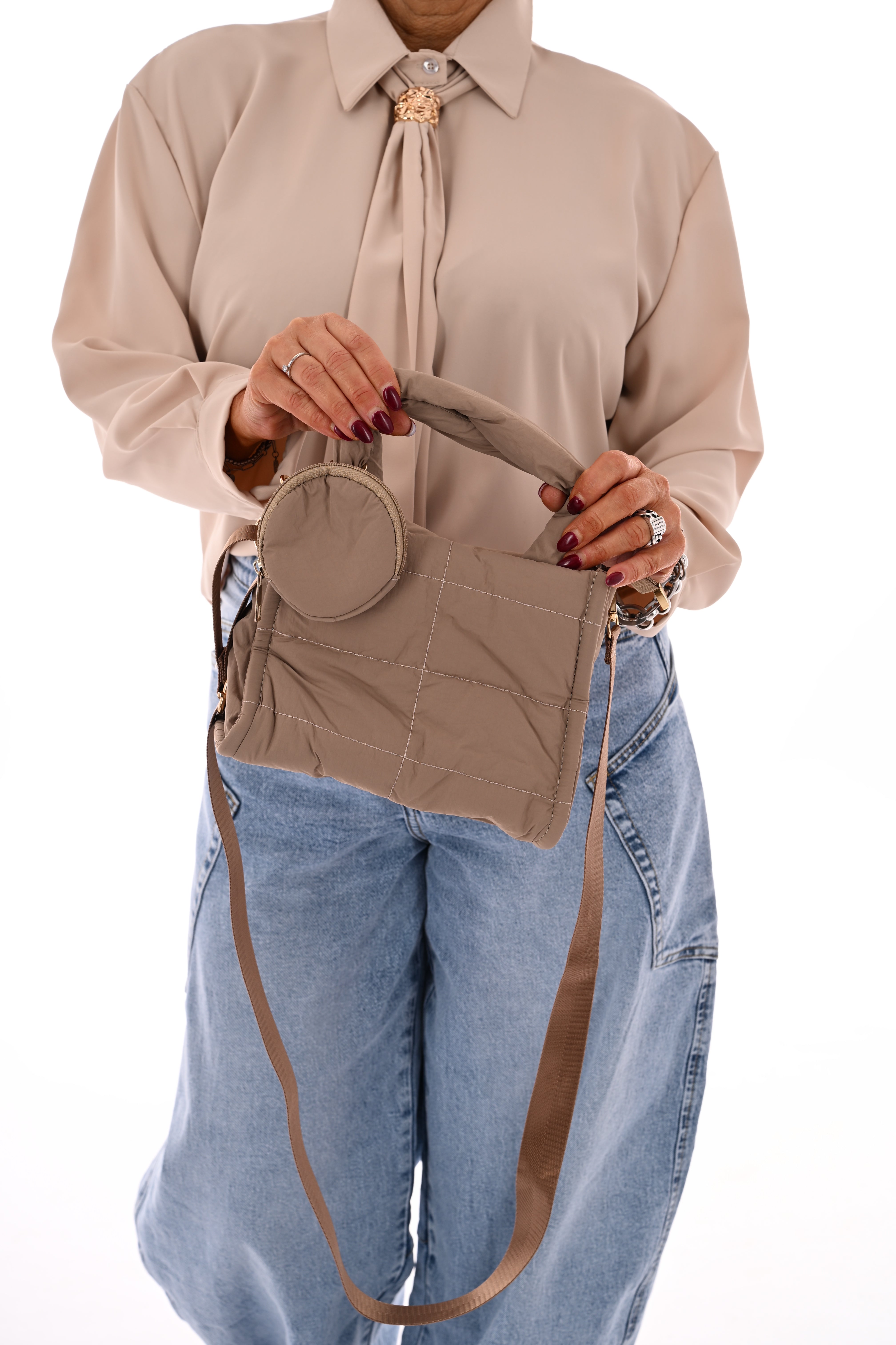 Doorknoop blouse met hals detail beige