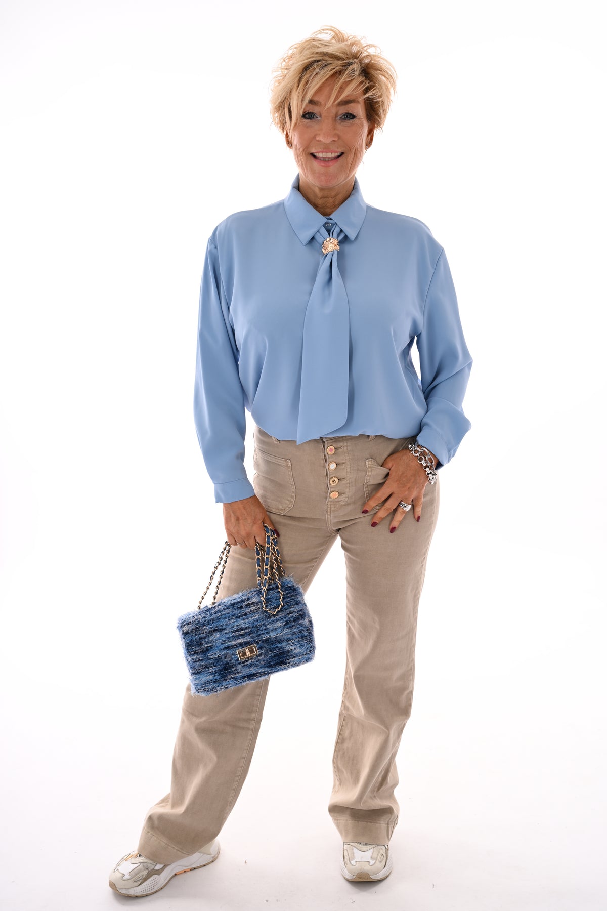 Doorknoop blouse met hals detail lichtblauw