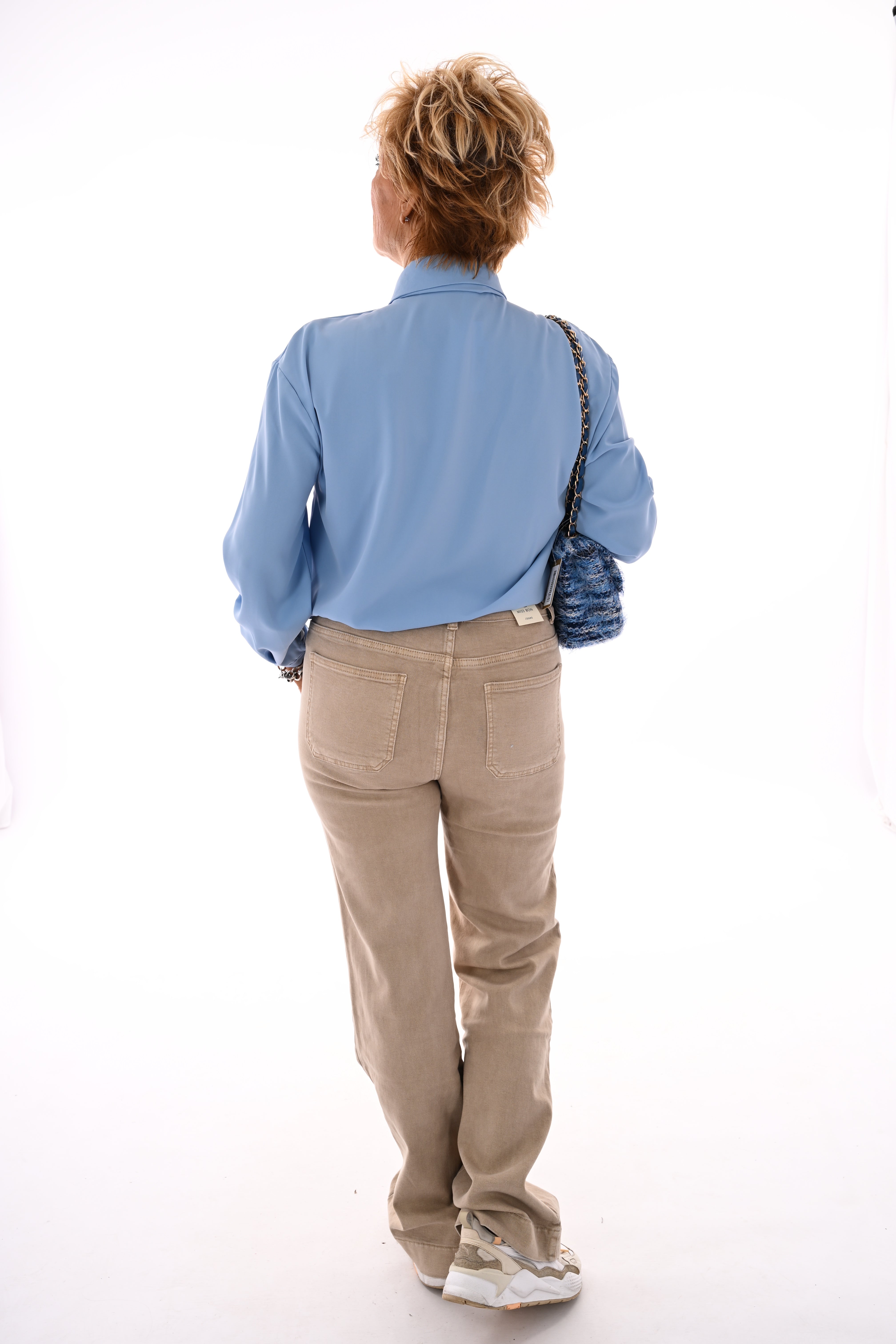 Doorknoop blouse met hals detail lichtblauw