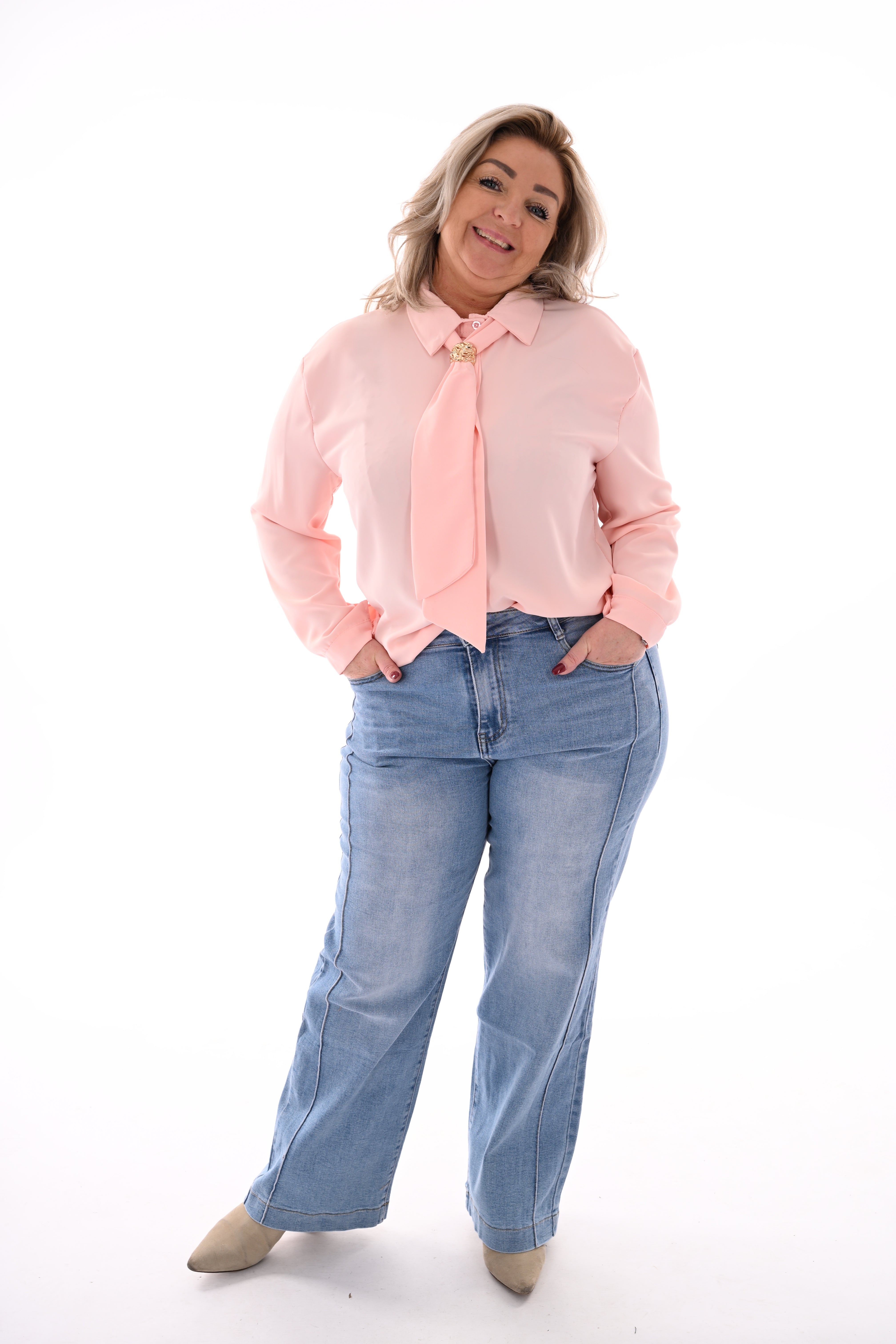 Doorknoop blouse met hals detail lichtroze