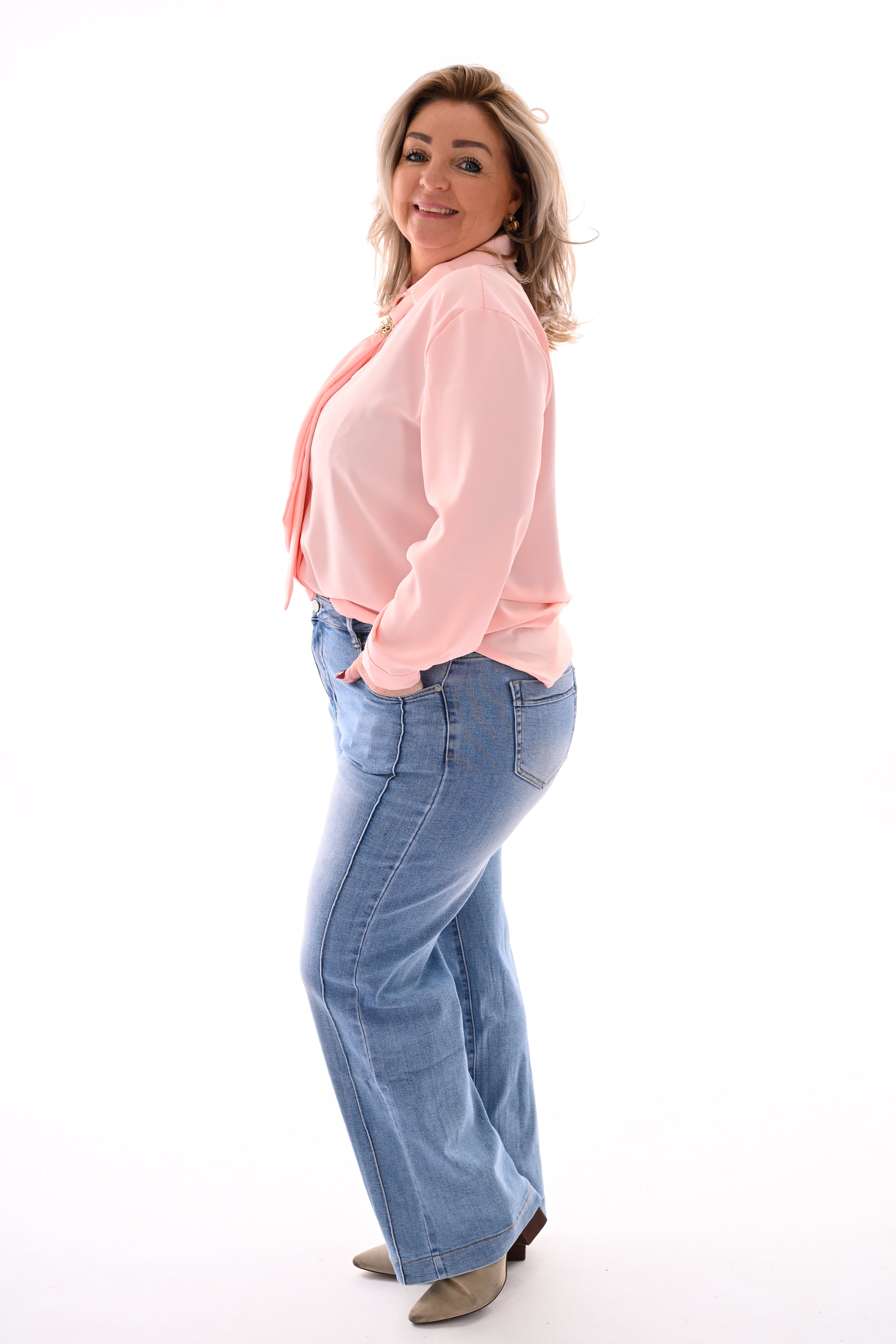 Doorknoop blouse met hals detail lichtroze