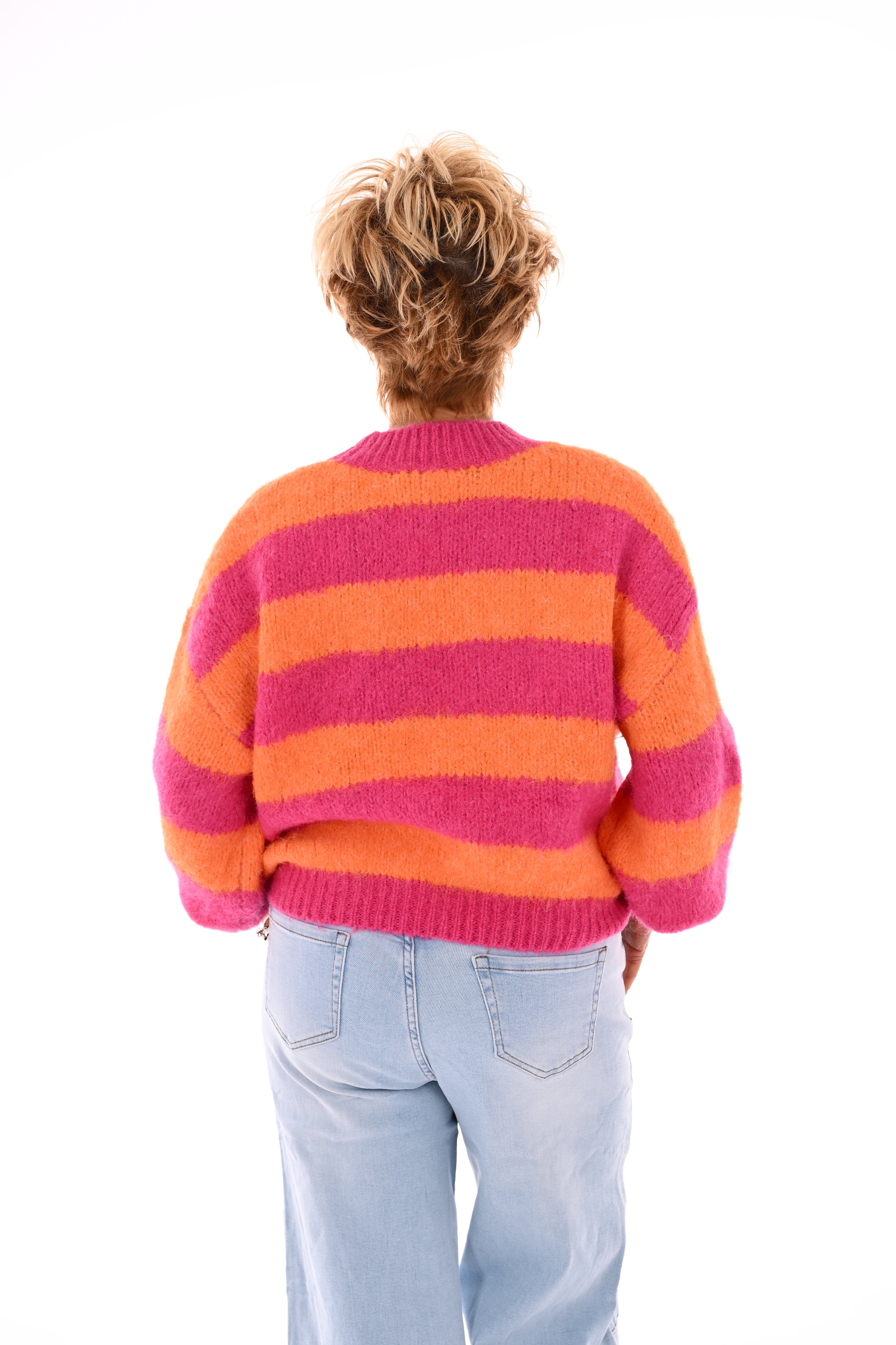 Gebreide trui strepen en pofmouwen oranje/fuchsia