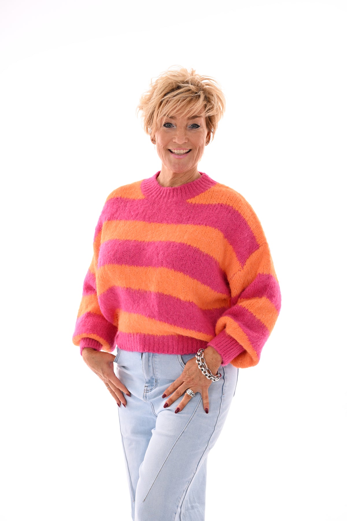 Gebreide trui strepen en pofmouwen oranje/fuchsia