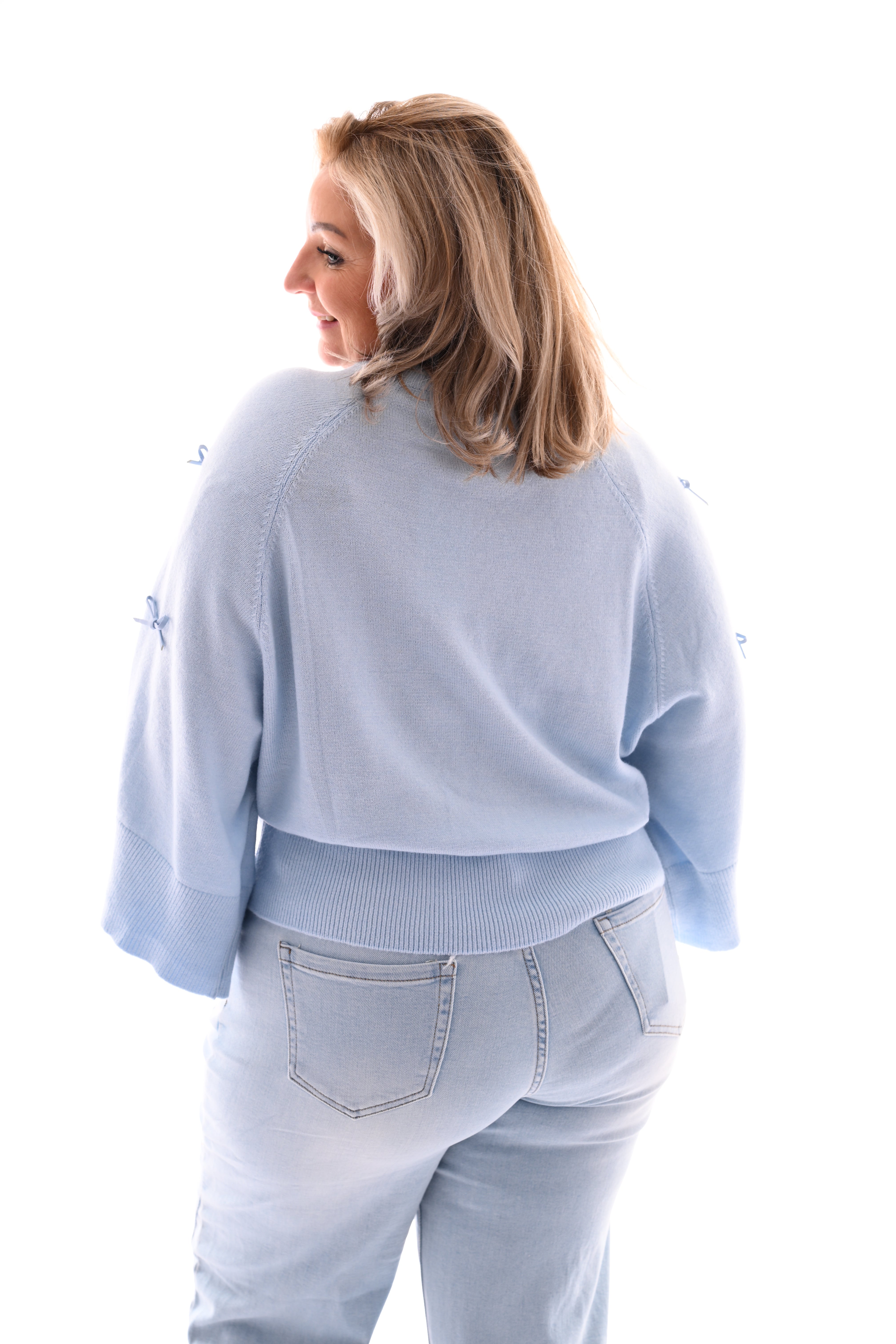 Trui 3/4e mouwen met strikjes lichtblauw