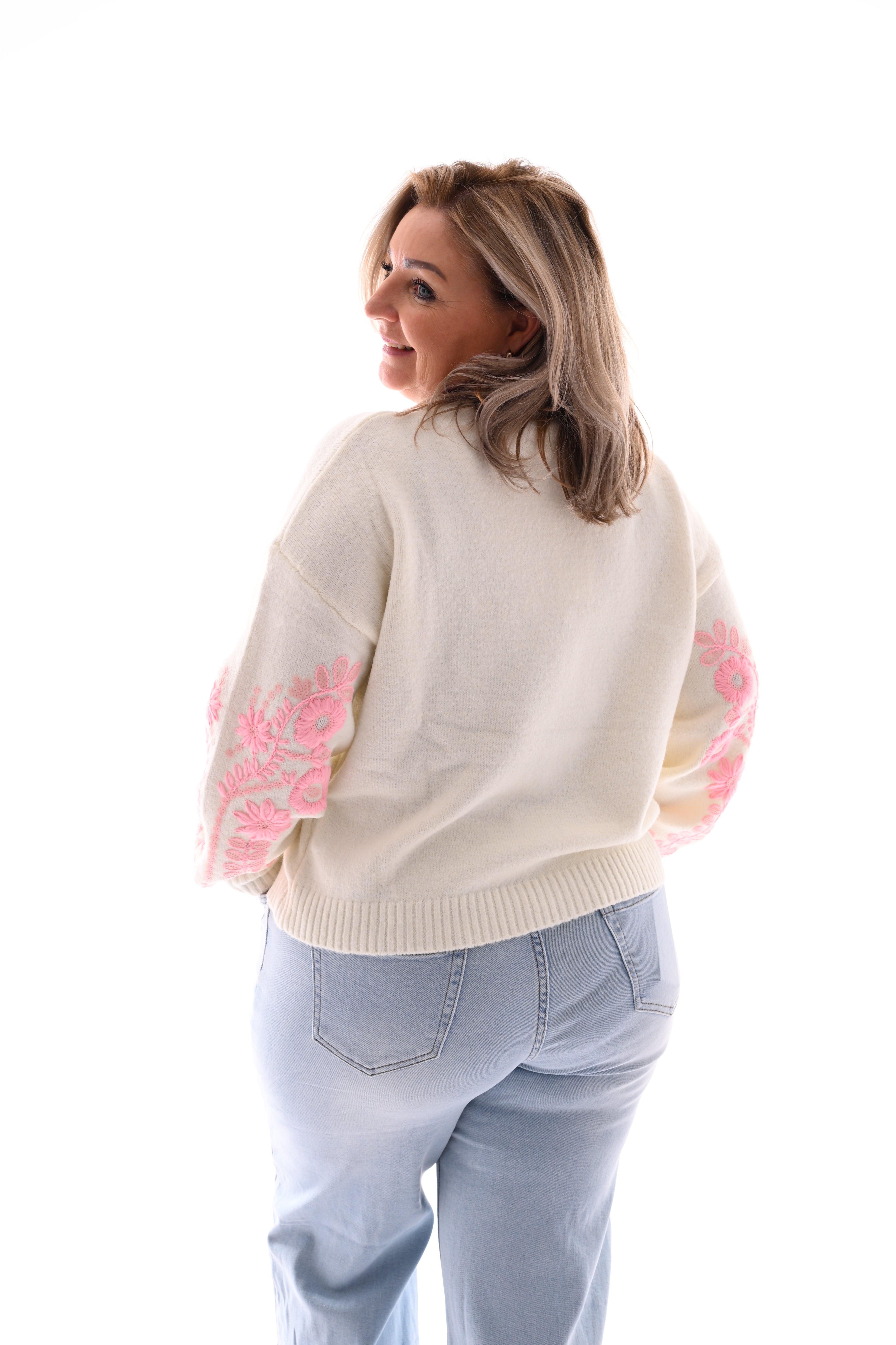 Fijn gebreide trui mouw detail creme