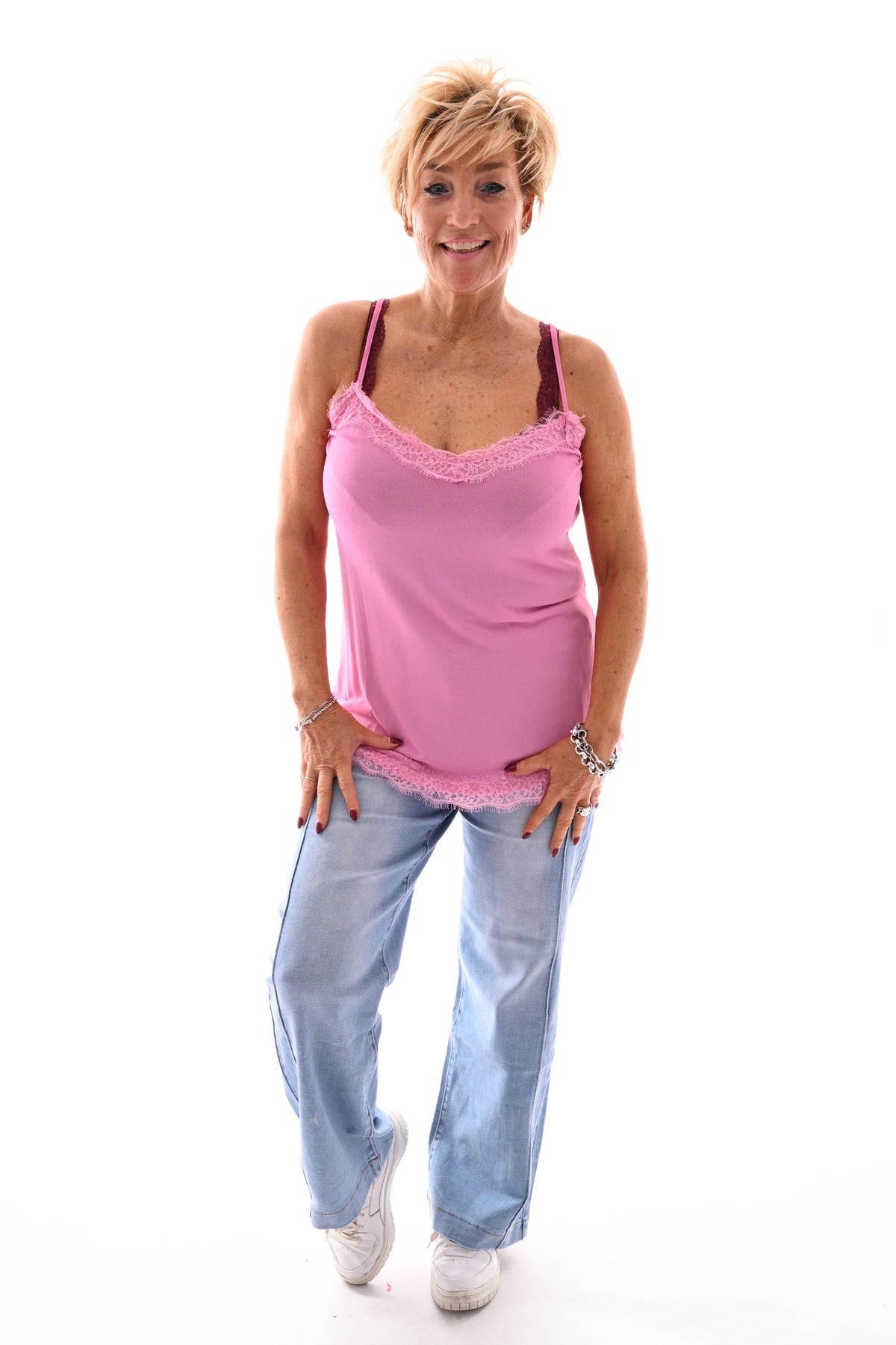 Hemdje met kanten rand roze