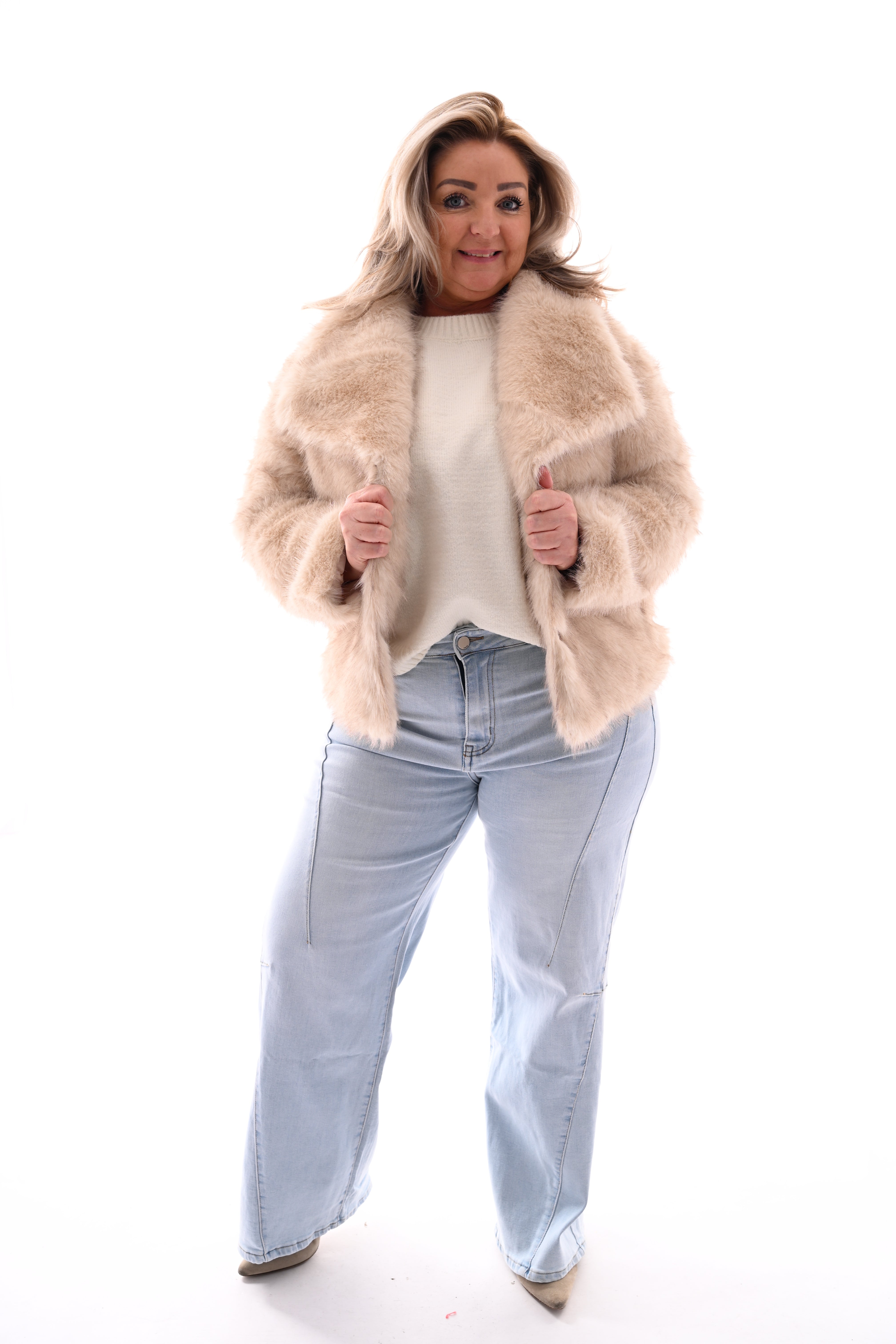 Korte faux fur jas creme