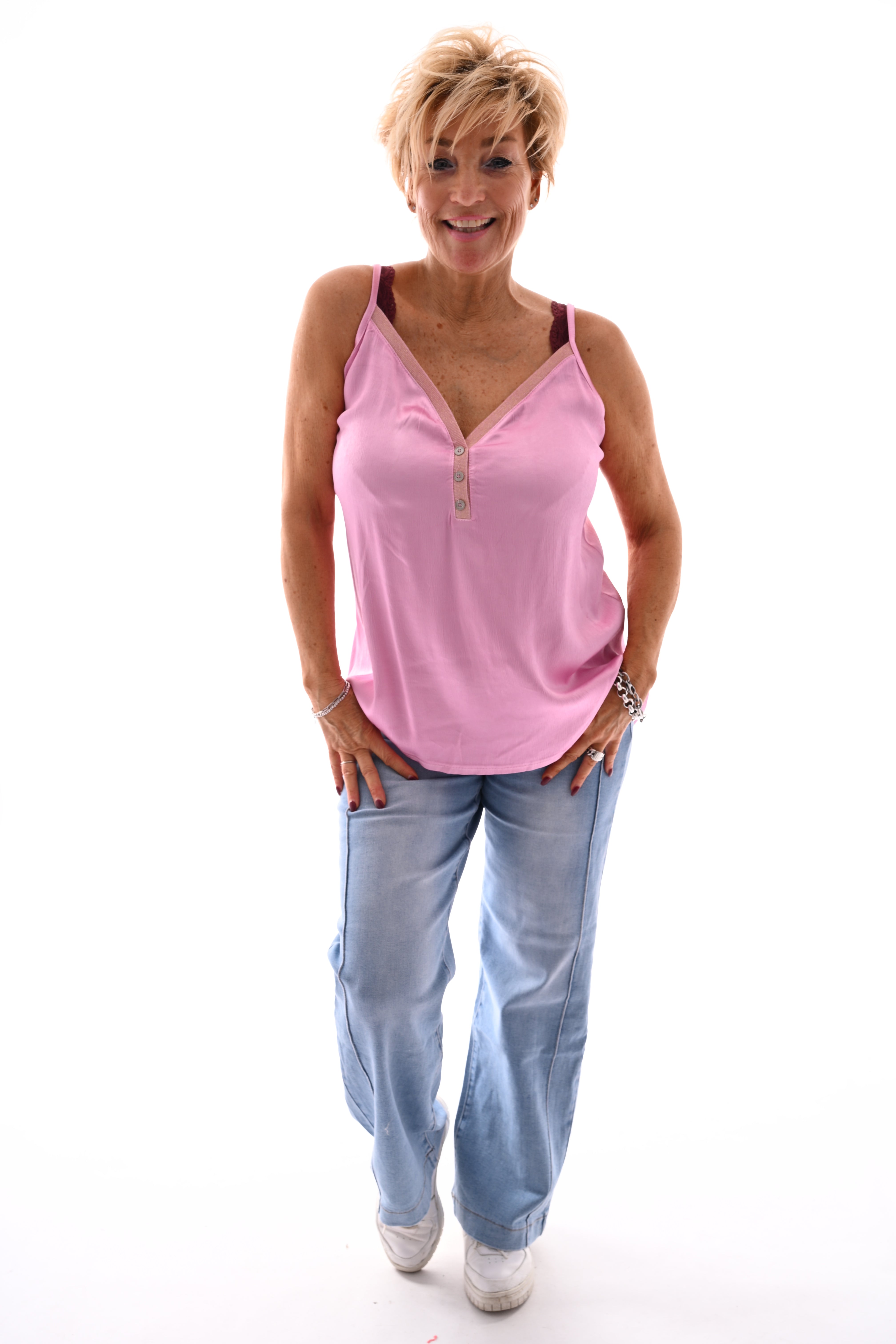 Silky hemdje met knoopjes en v-hals roze