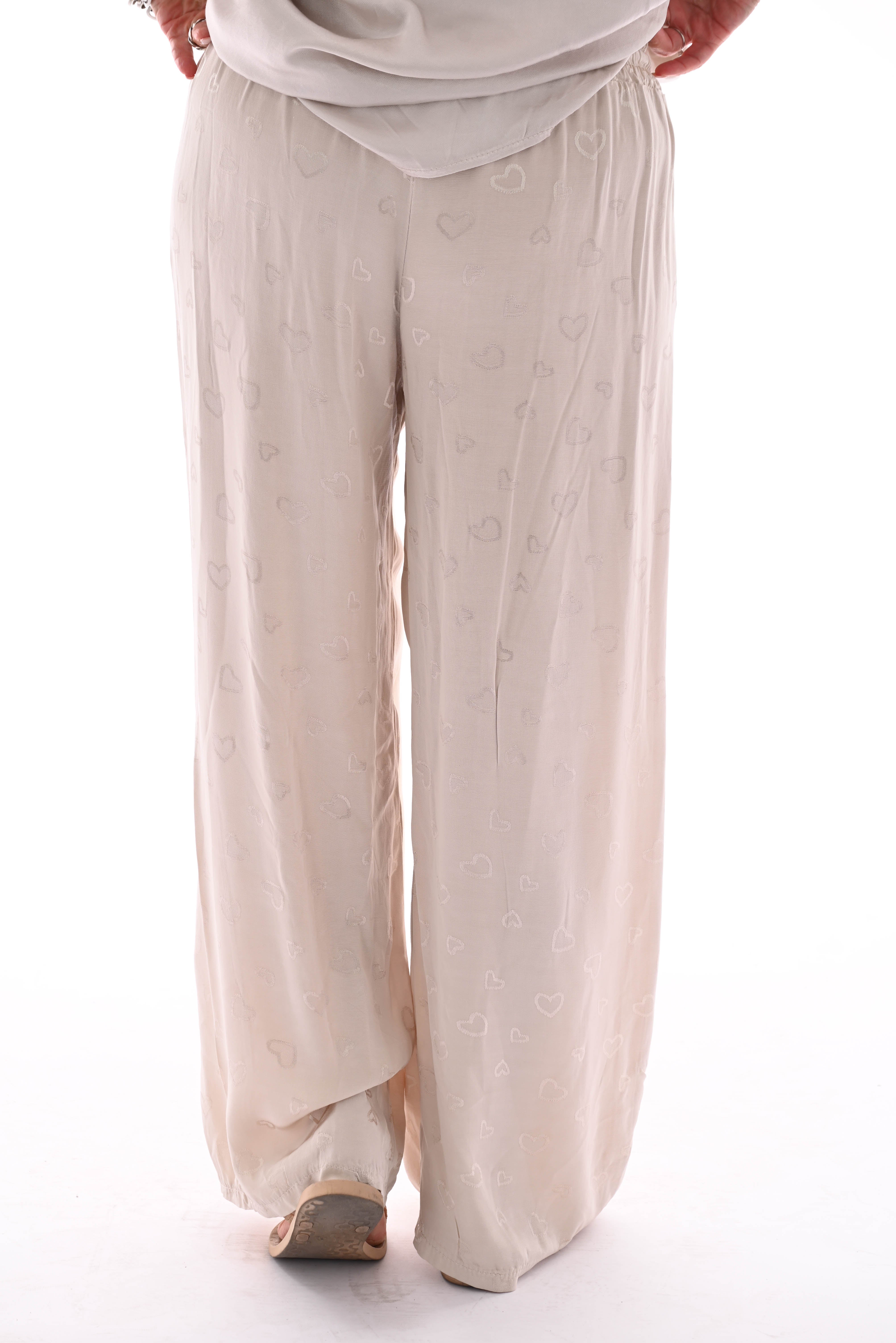 Wijde broek hartjes beige