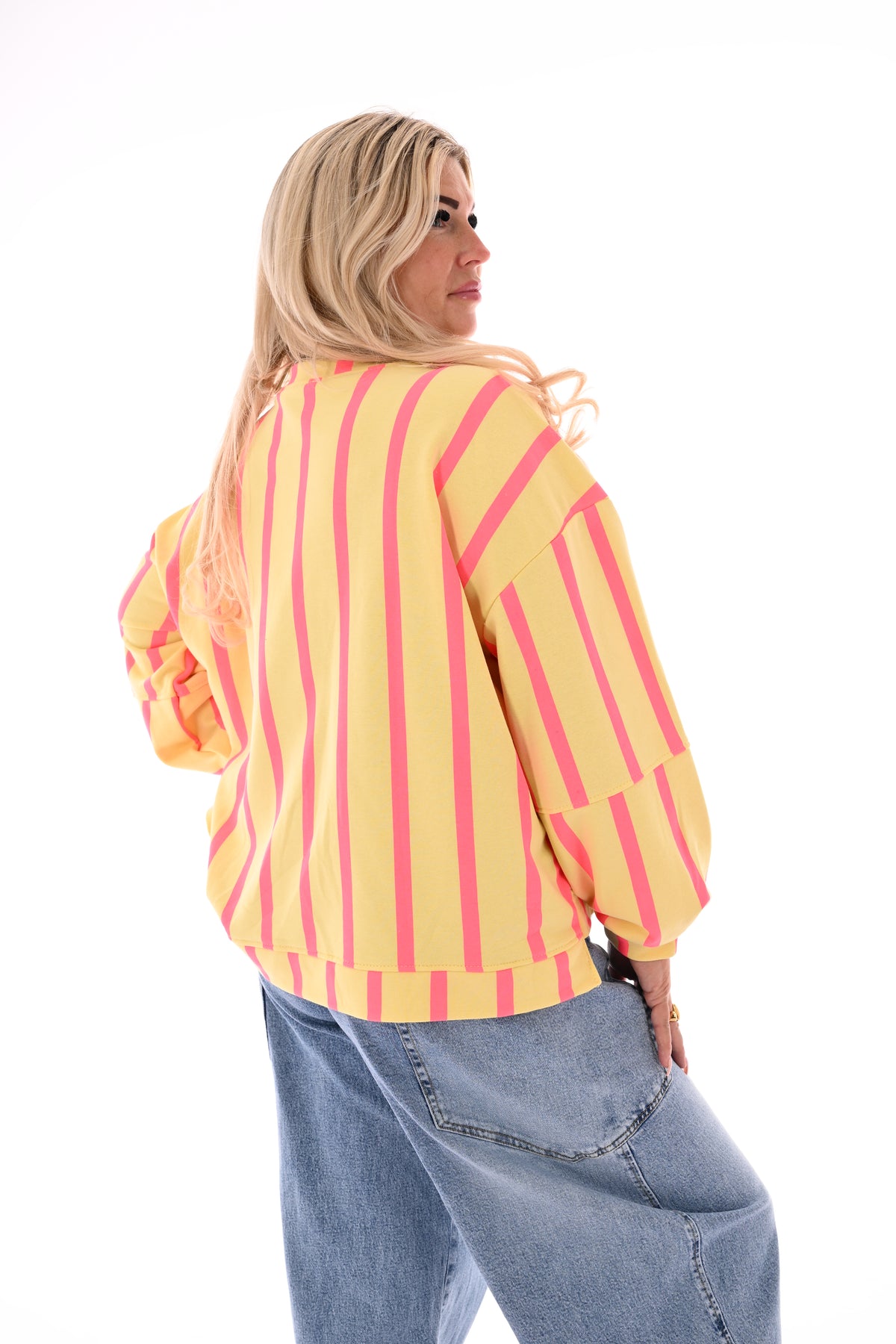 Sweater applicatie en strepen geel/felroze