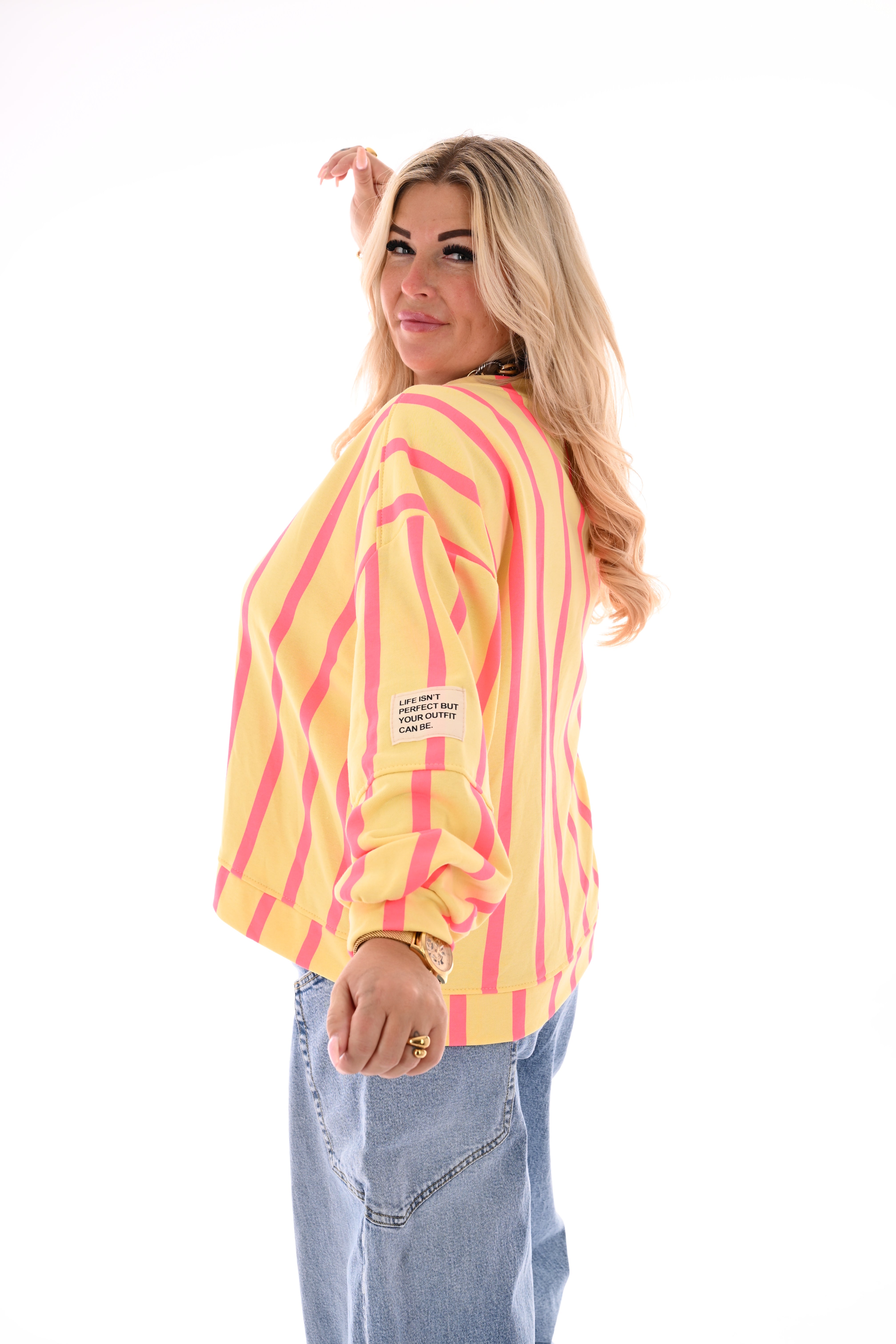 Sweater applicatie en strepen geel/felroze