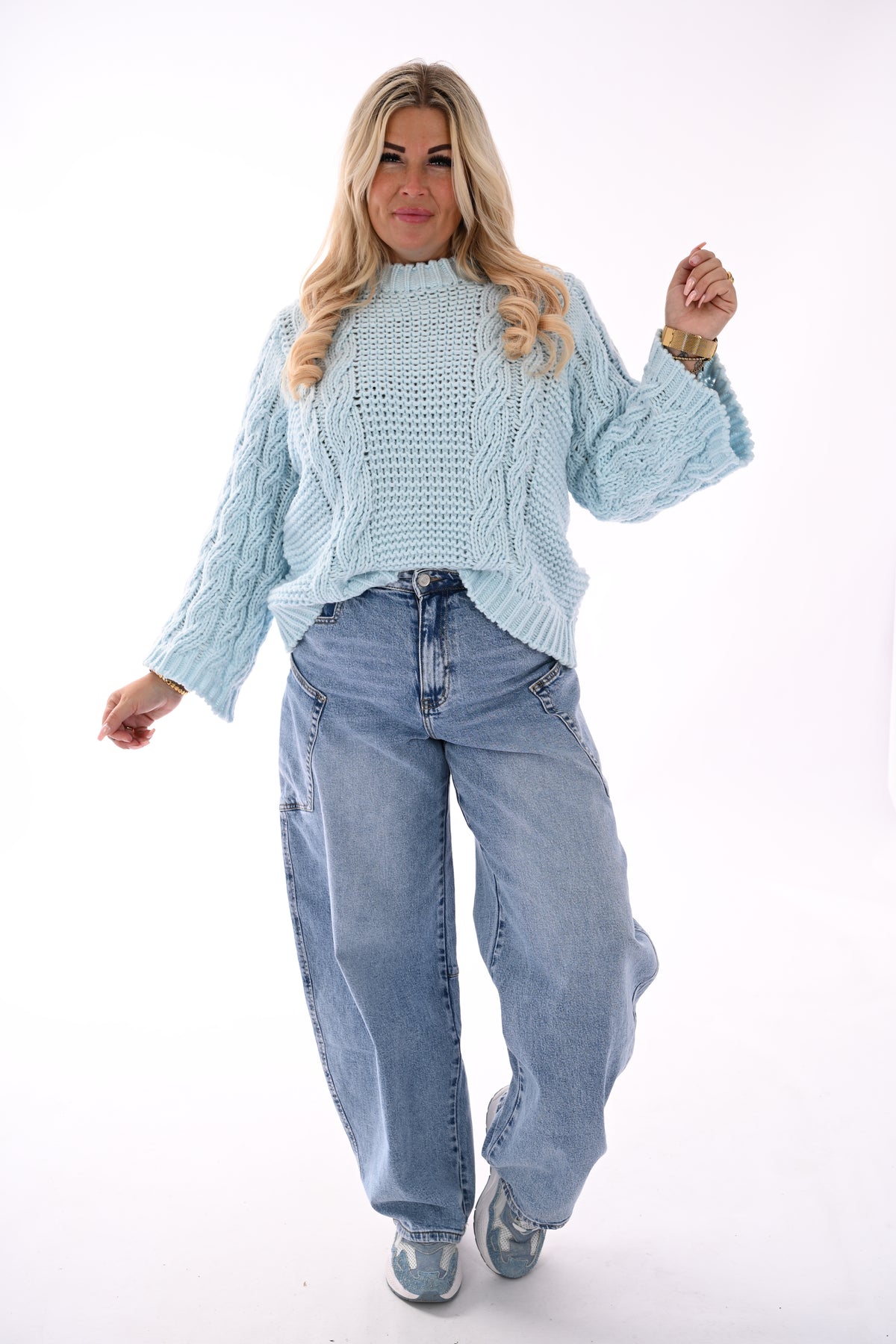 Grof gebreide trui kabels lichtblauw