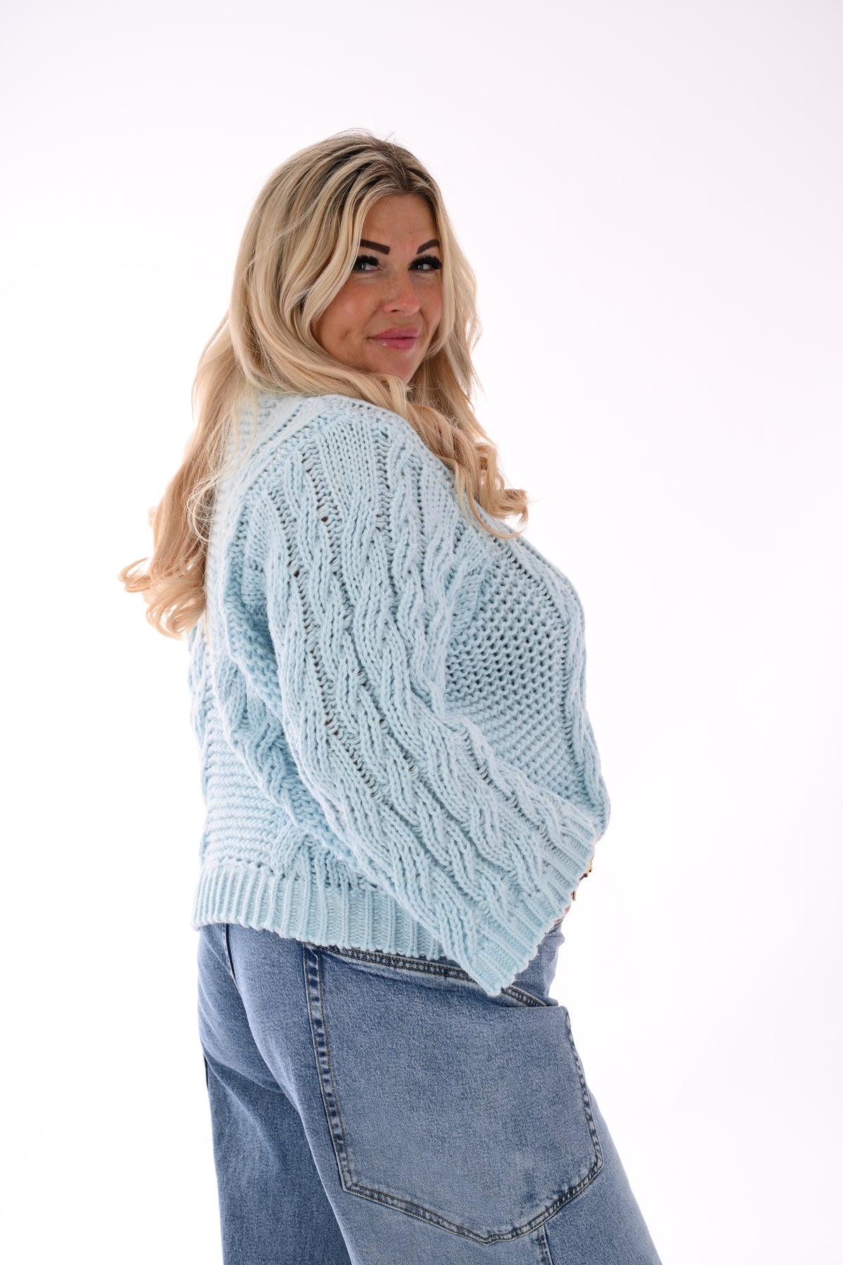 Grof gebreide trui kabels lichtblauw