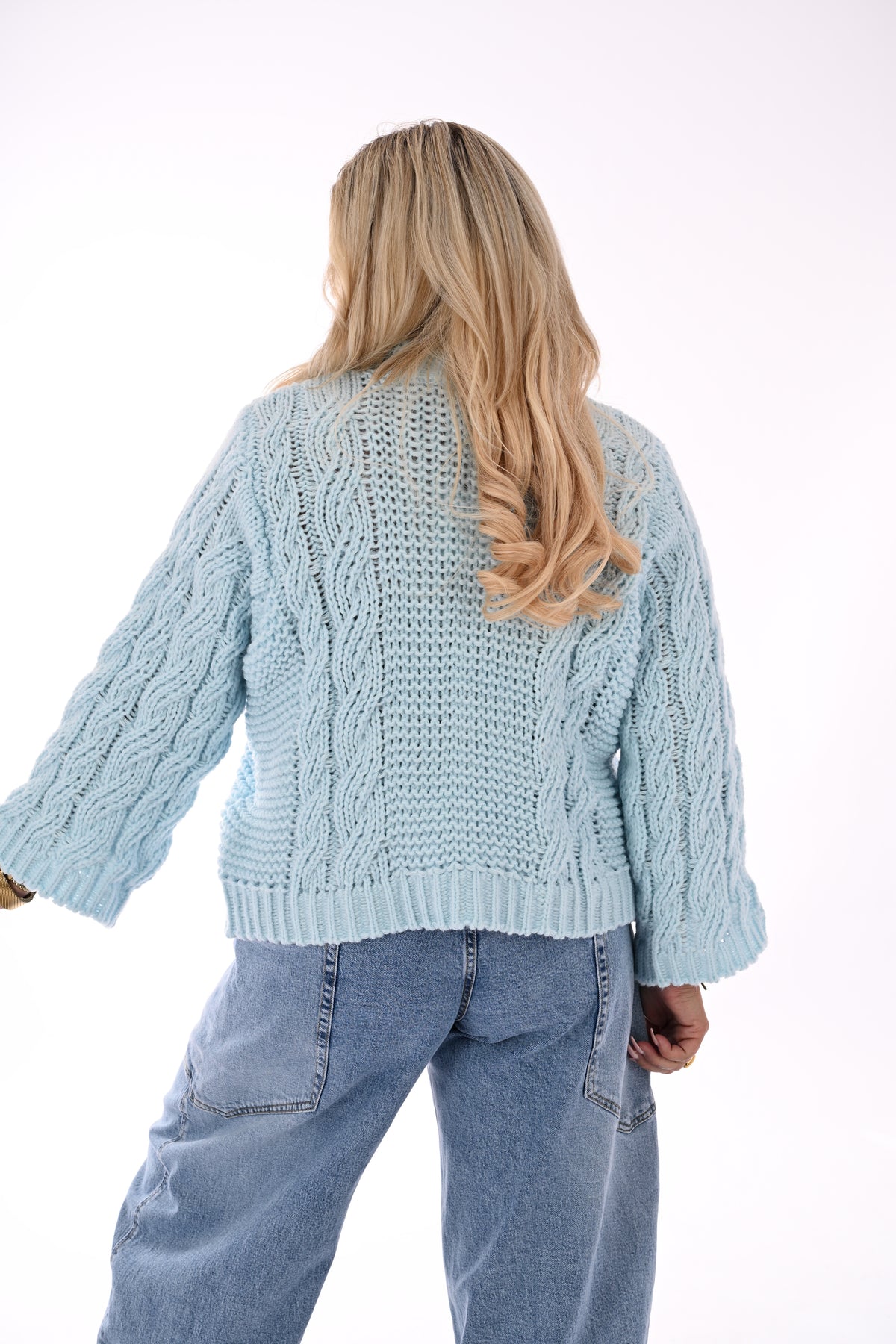 Grof gebreide trui kabels lichtblauw