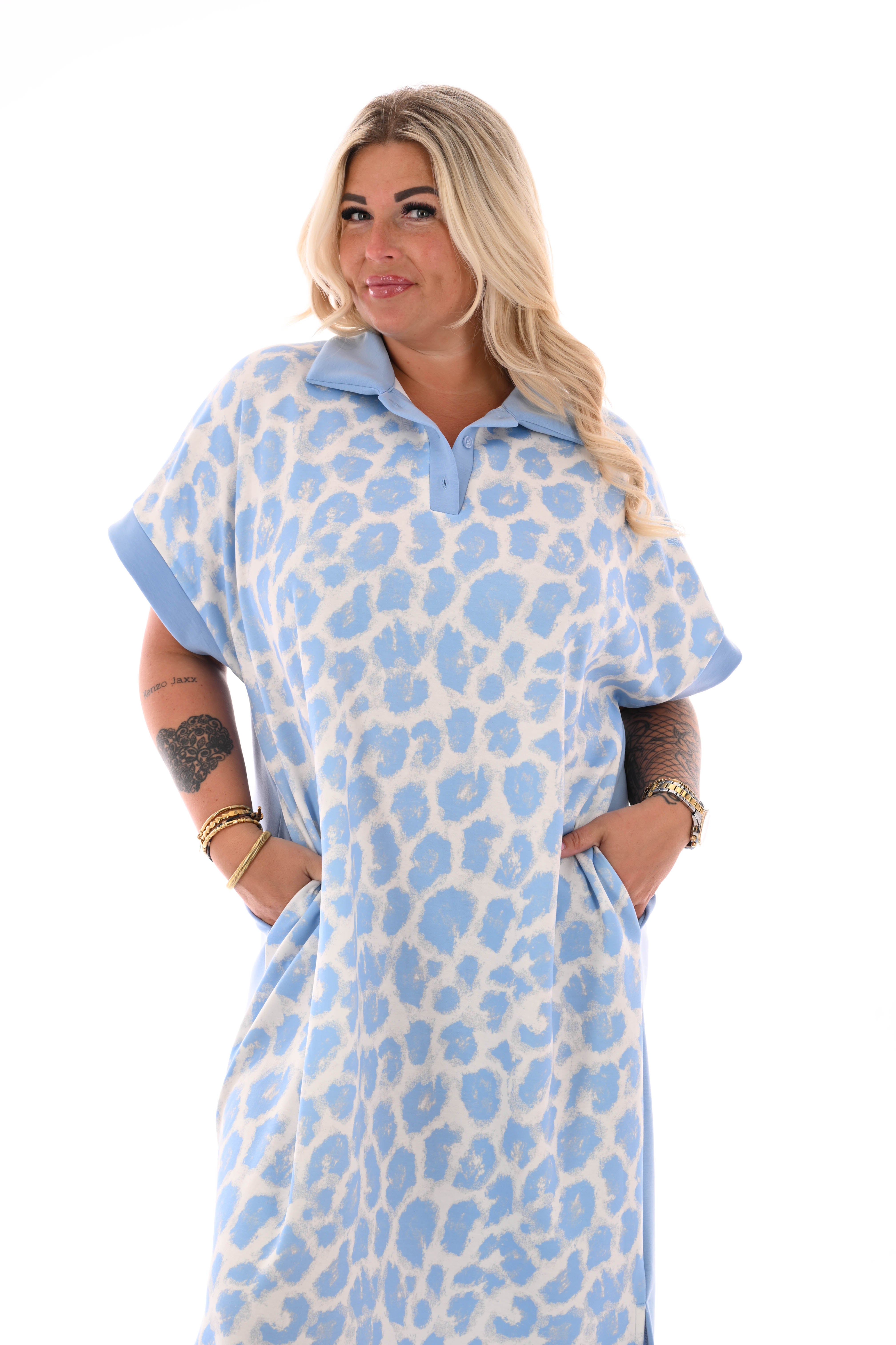 Sweaterdress korte mouwen panterprint v-hals lichtblauw