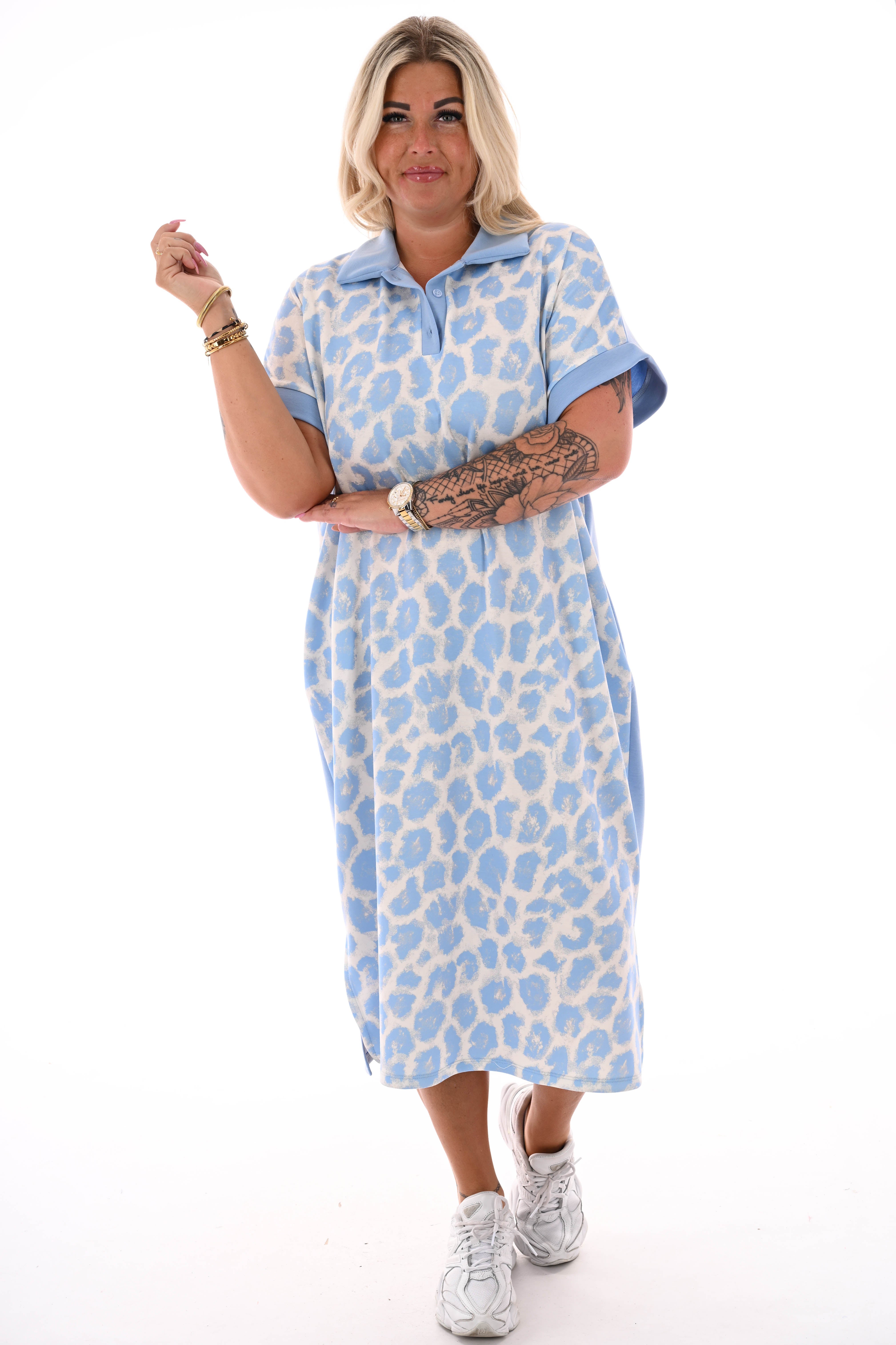 Sweaterdress korte mouwen panterprint v-hals lichtblauw