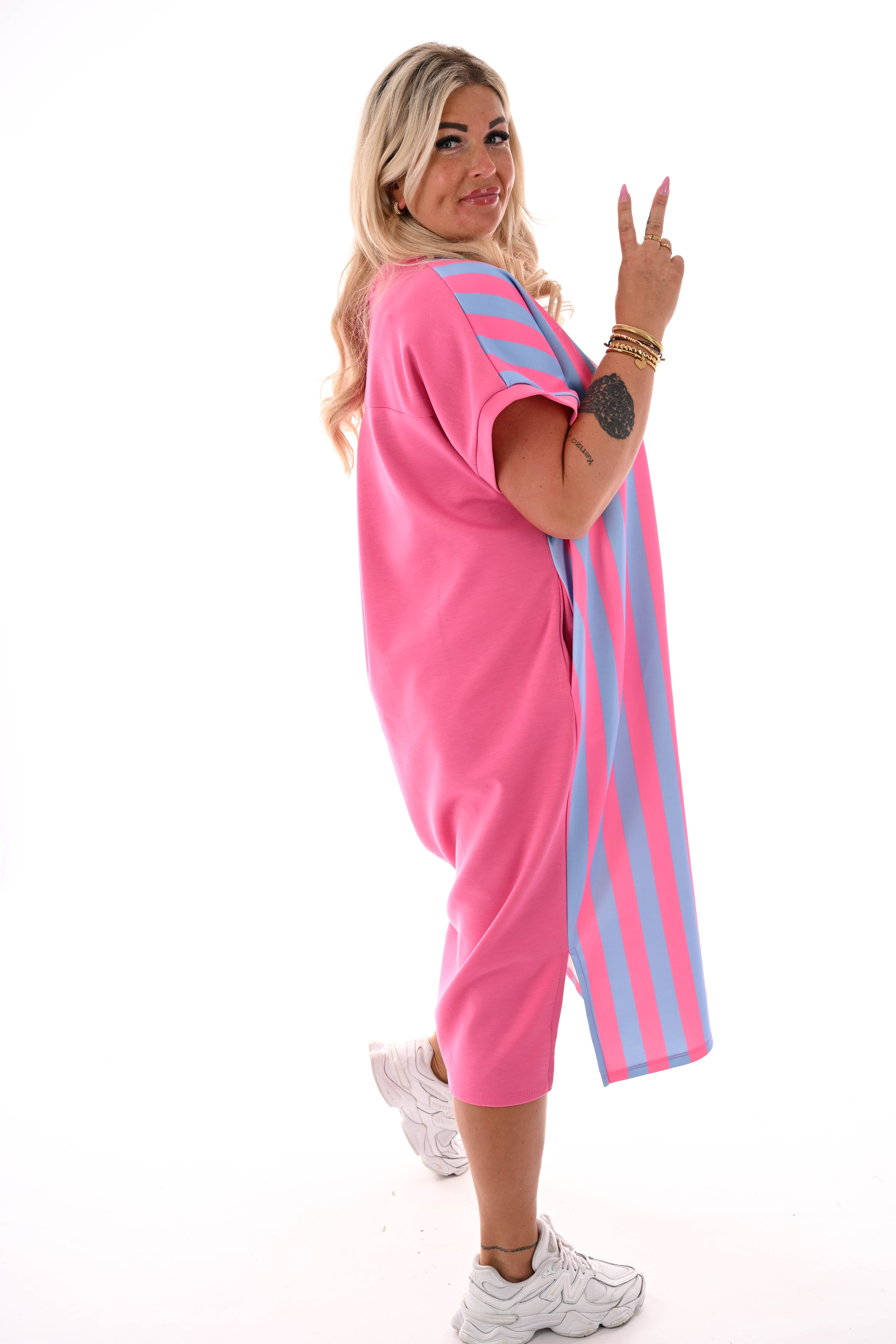 Sweaterdress v-hals korte mouwen strepen donkerroze