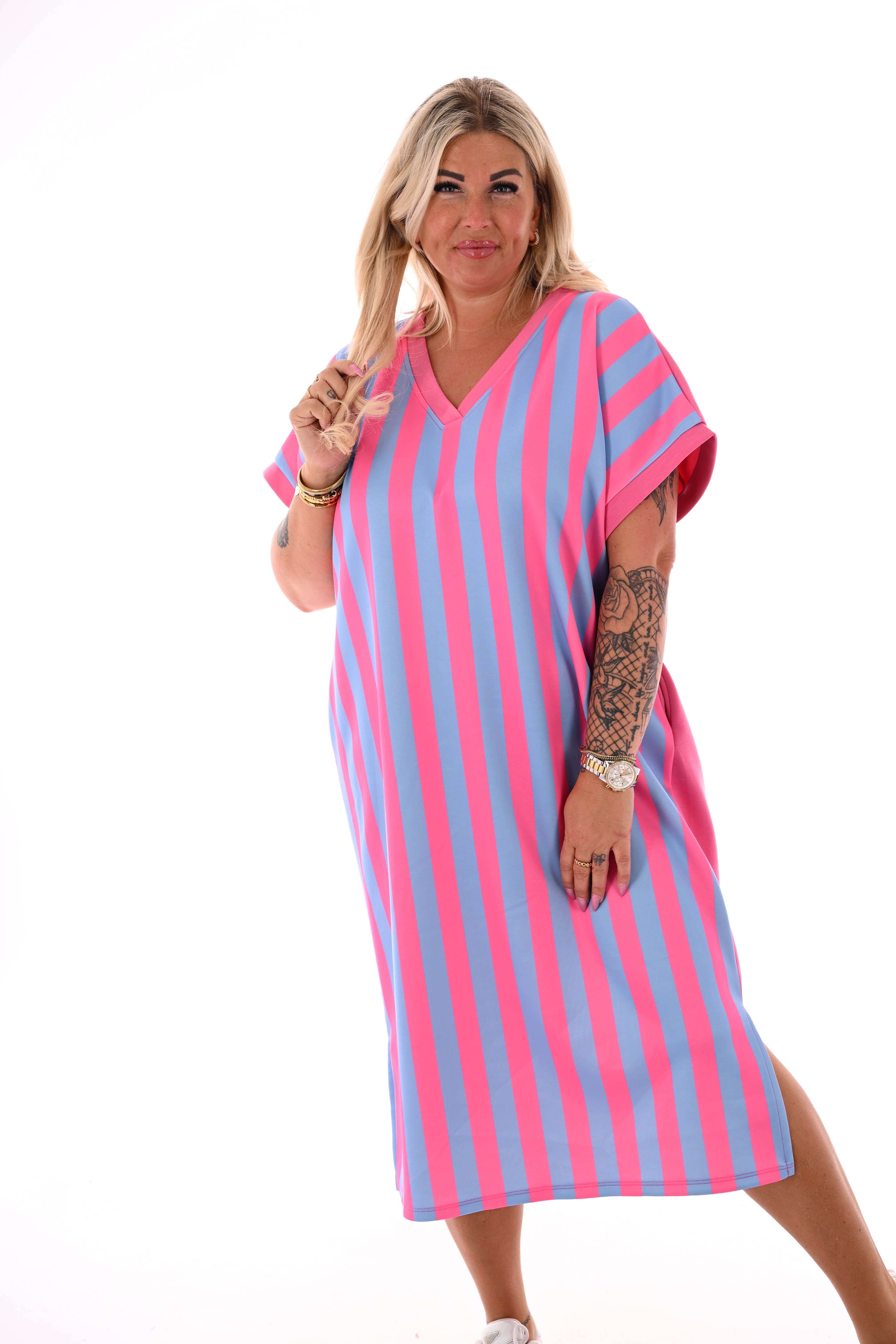 Sweaterdress v-hals korte mouwen strepen donkerroze