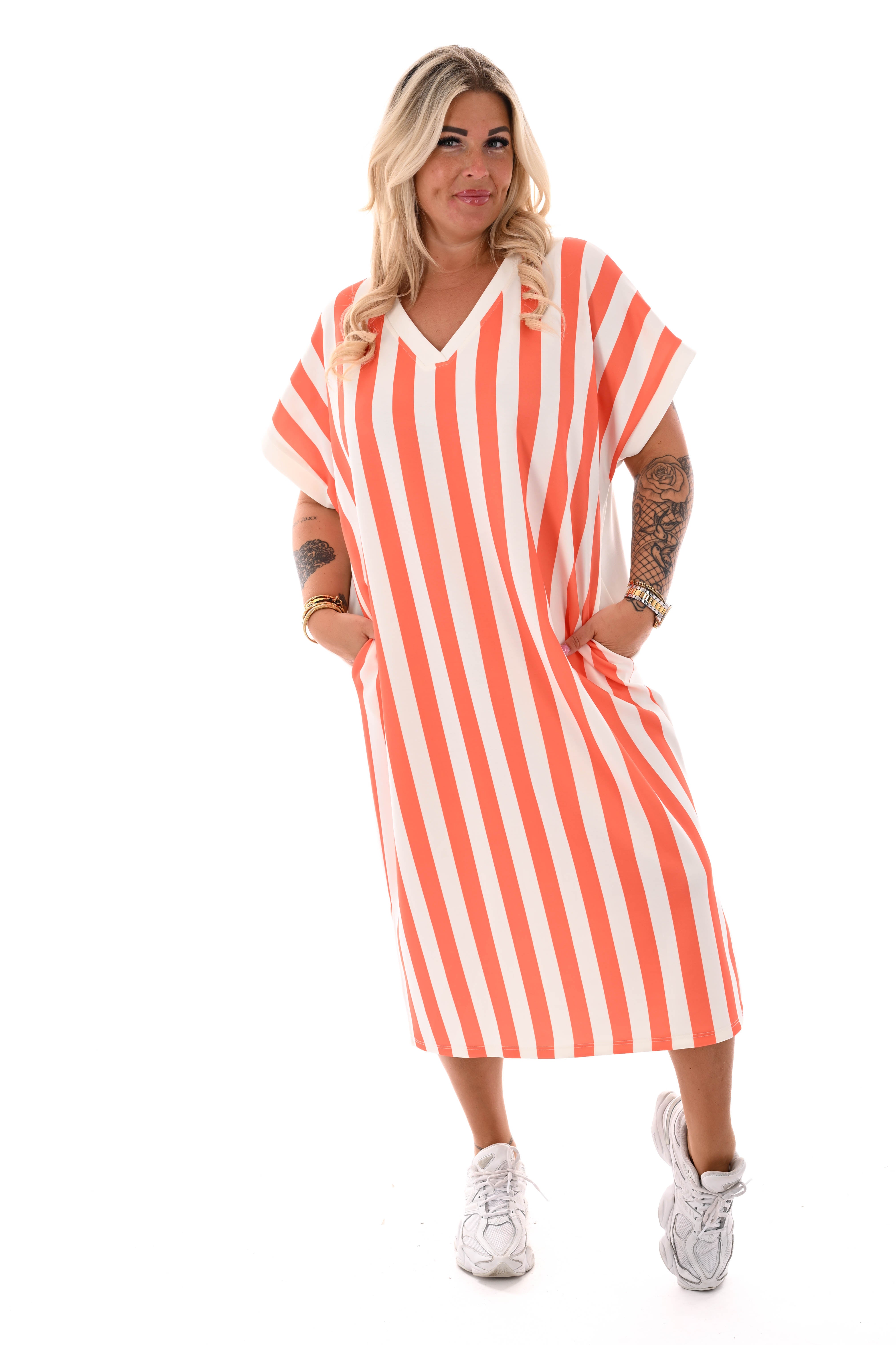 Sweaterdress v-hals korte mouwen strepen oranje