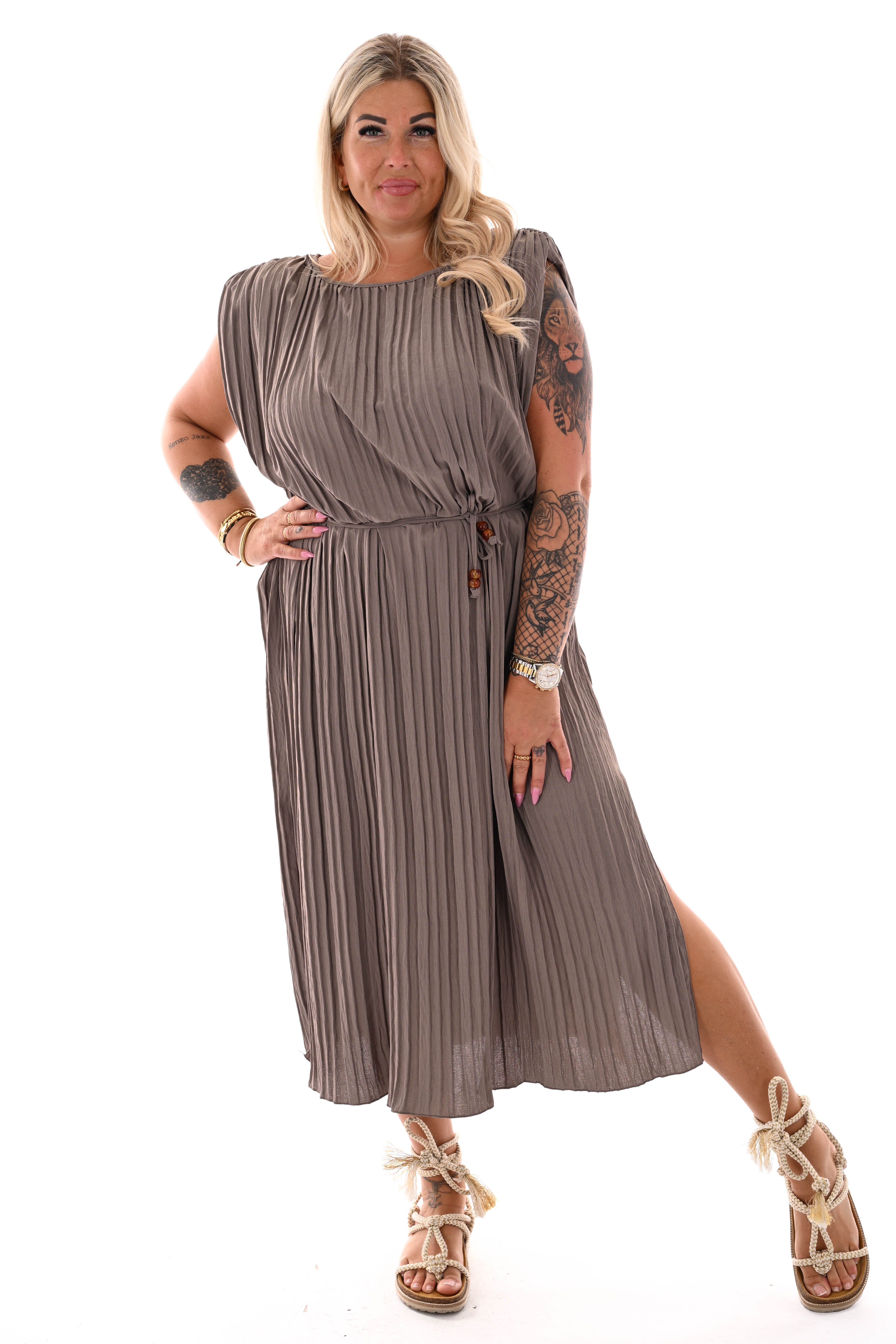 Plisse jurk met ceintuur taupe
