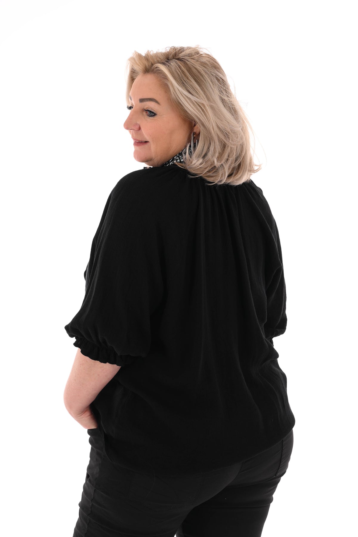 Blouse v-hals korte roezelmouwen zwart