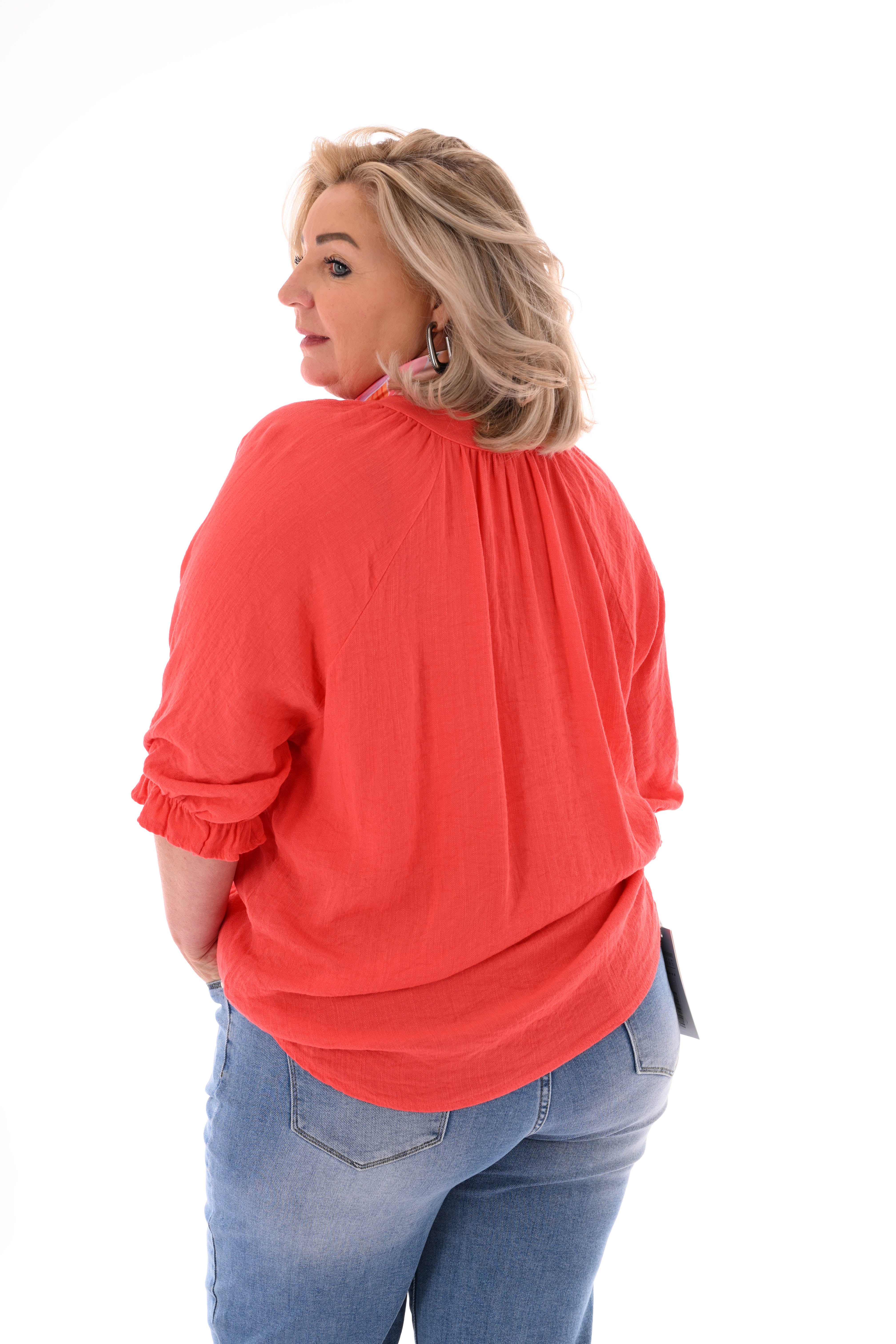 Blouse v-hals korte roezelmouwen koraal