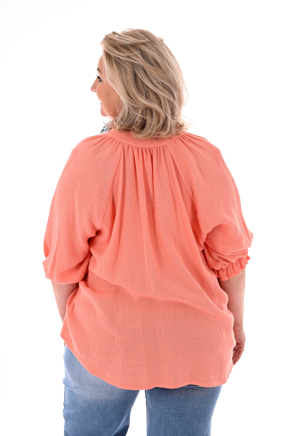 Blouse v-hals korte roezelmouwen zalm