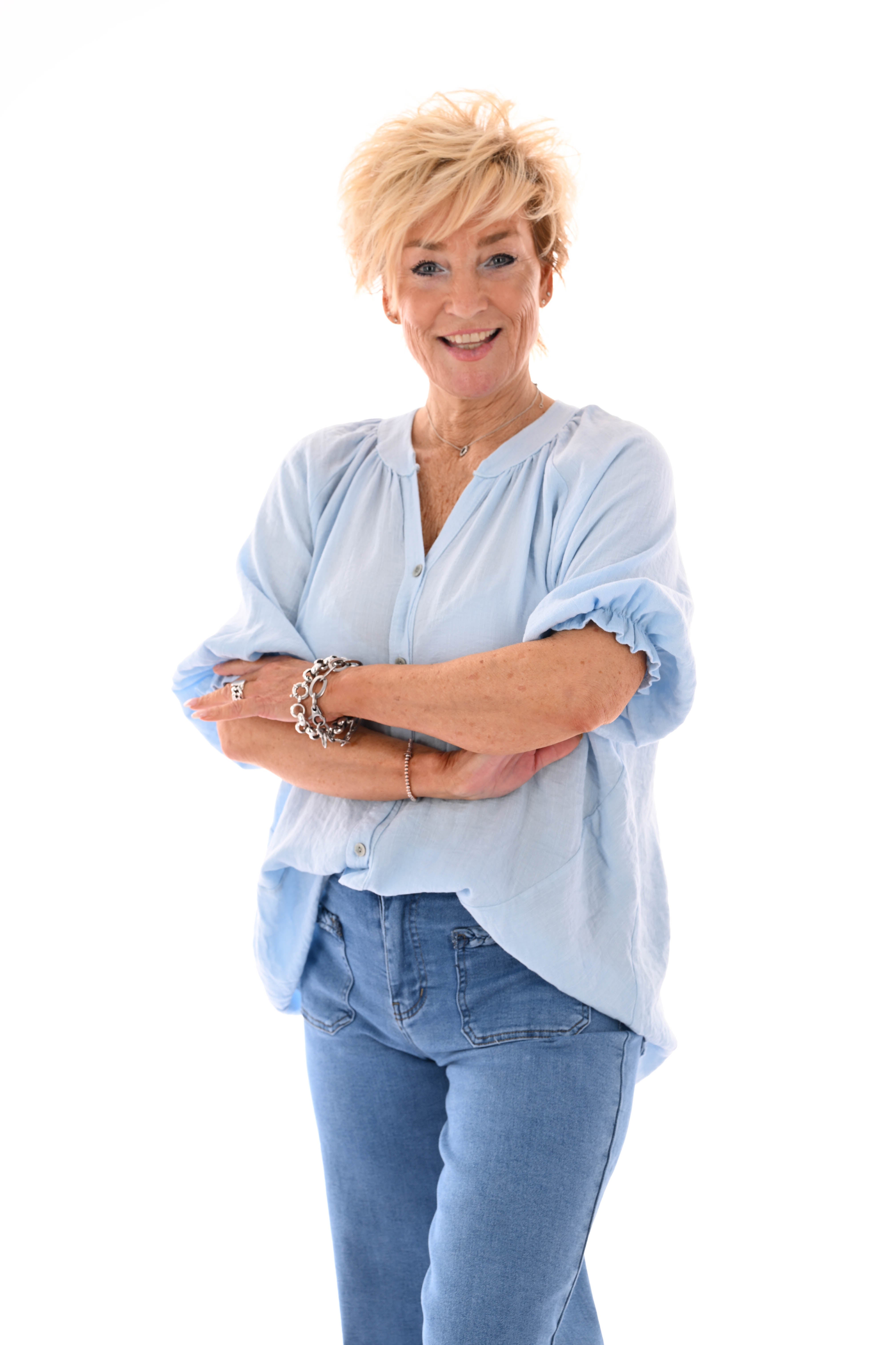 Blouse v-hals korte roezelmouwen lichtblauw