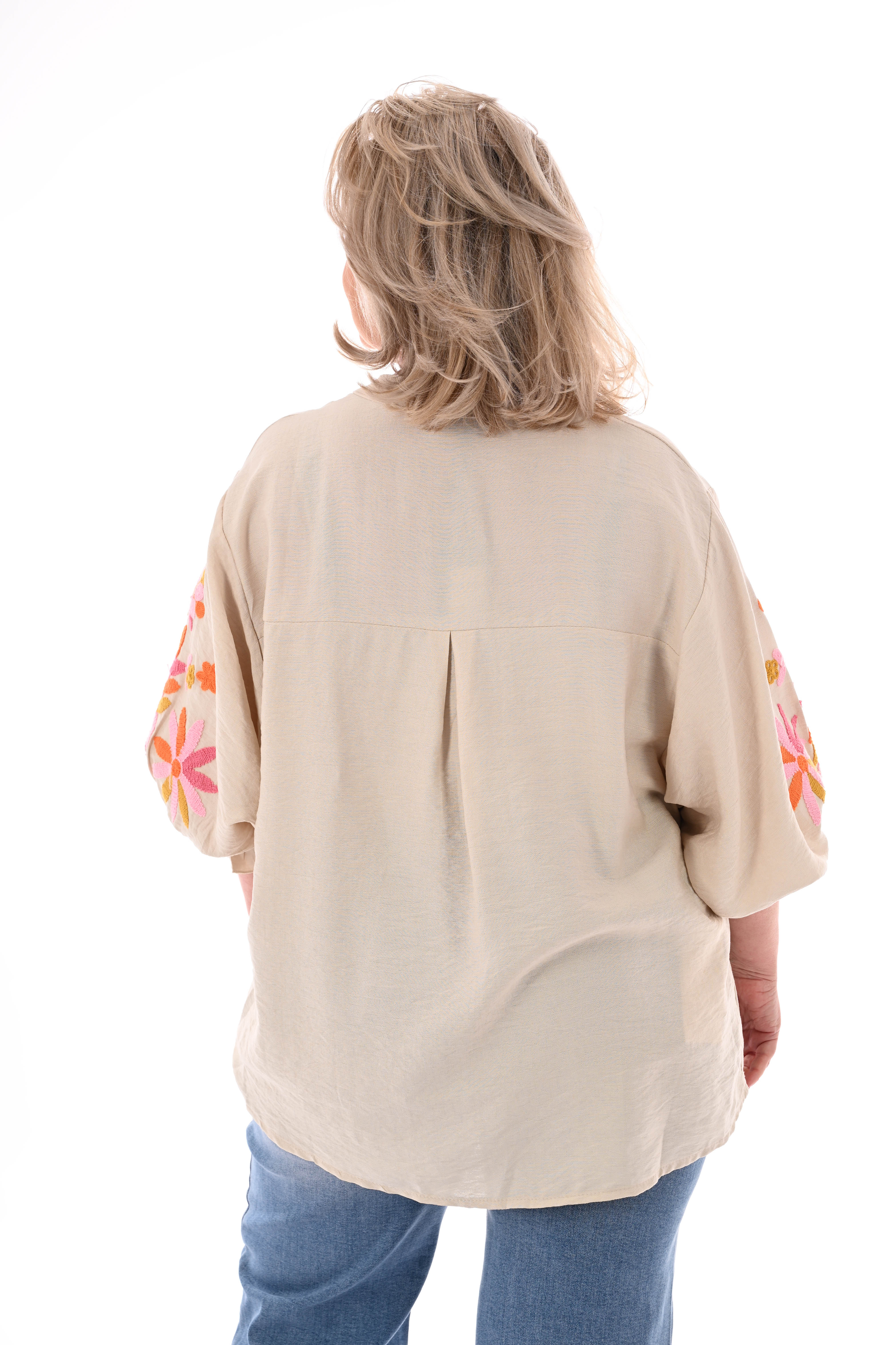Blouse v-hals 3/4e mouwen bloemen details beige