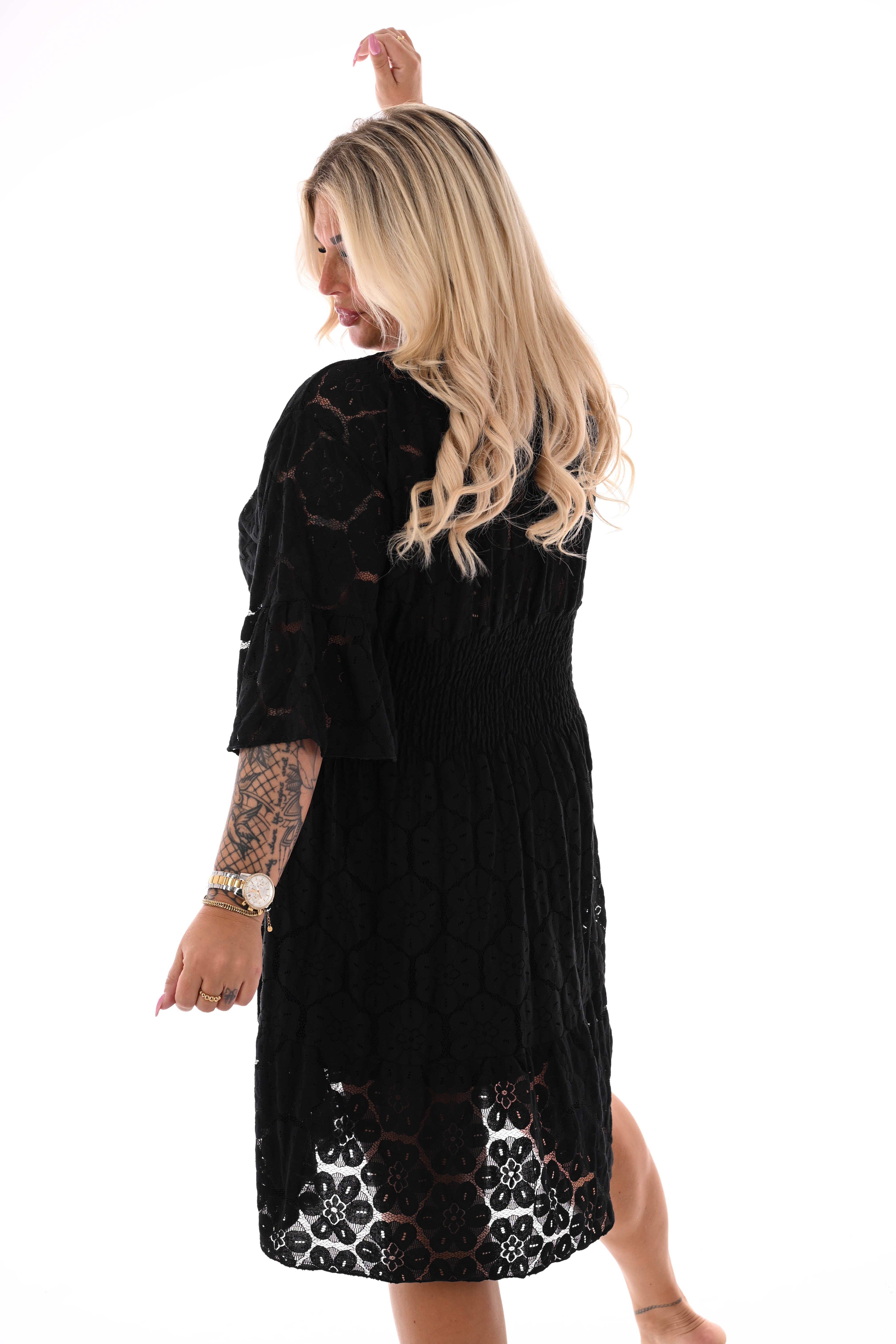 Kanten jurk 3/4e trompetmouwen zwart