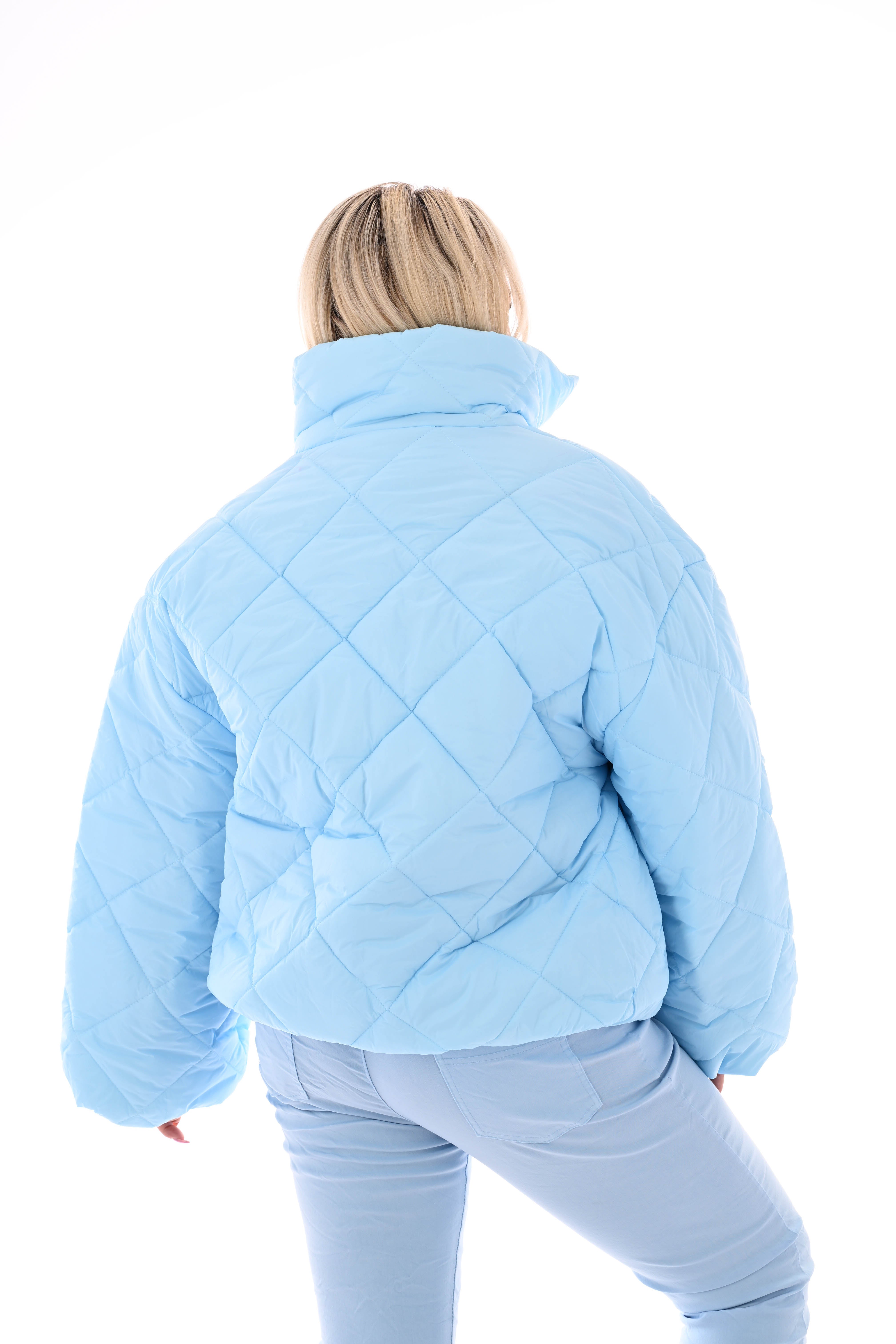 Korte jas ruit met pofmouwen lichtblauw