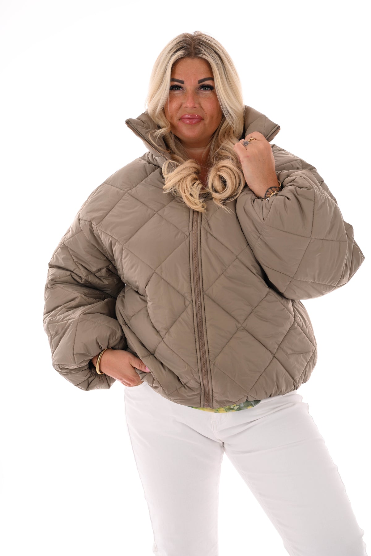 Korte jas ruit met pofmouwen taupe