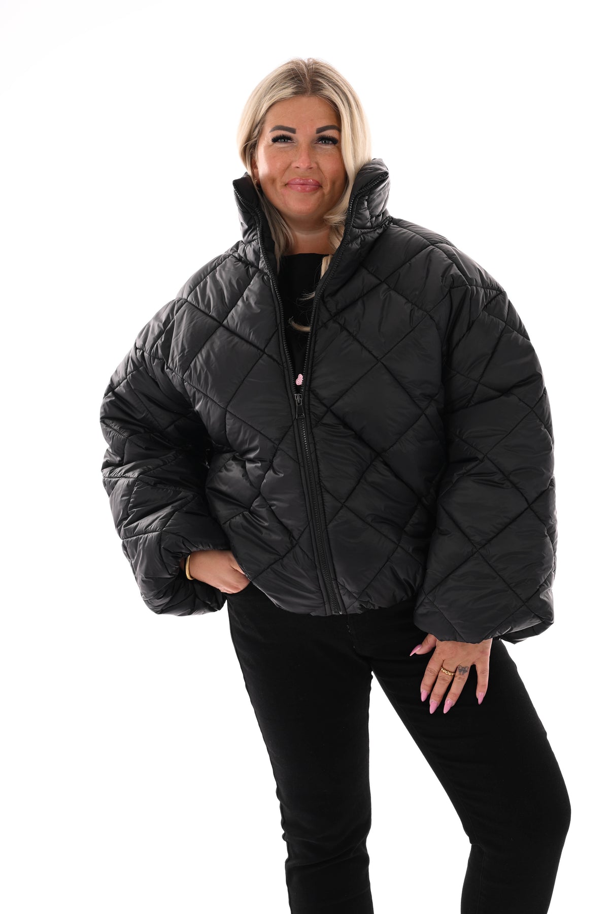 Korte jas ruit met pofmouwen zwart