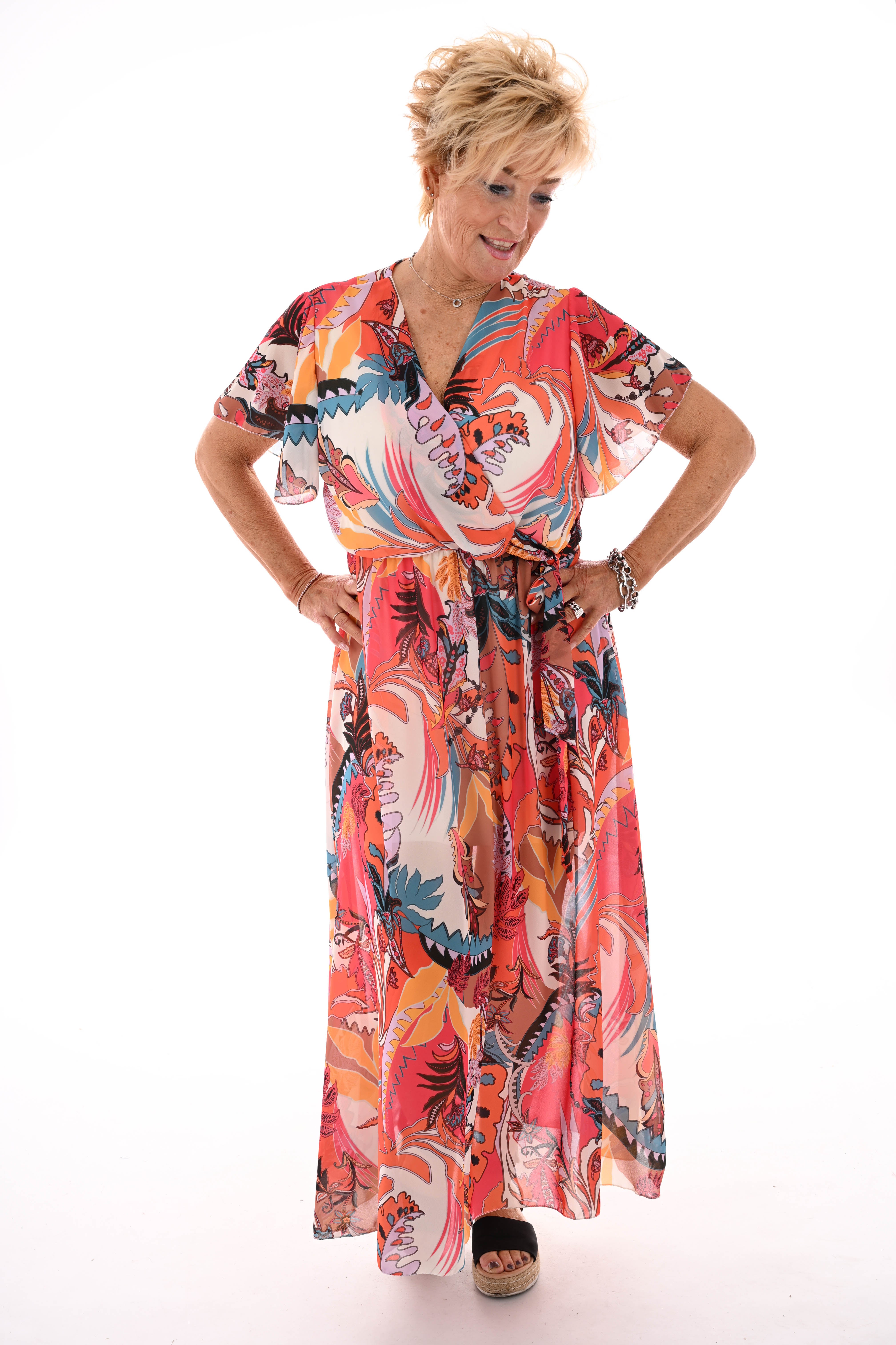 Maxi jurk korte mouwen met strik bloemen oranje/lichtbruin