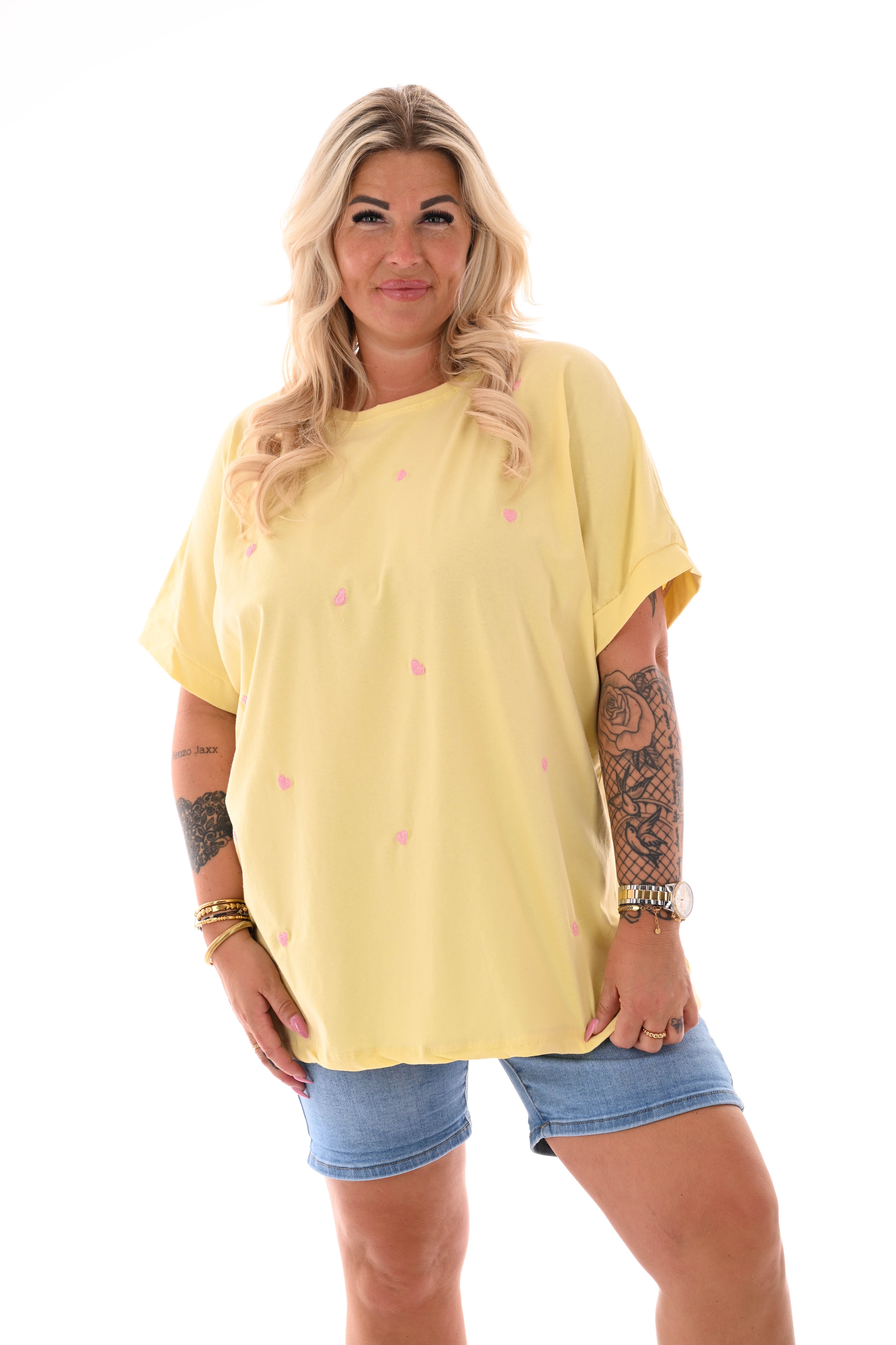 T-shirt kleine hartjes lichtgeel