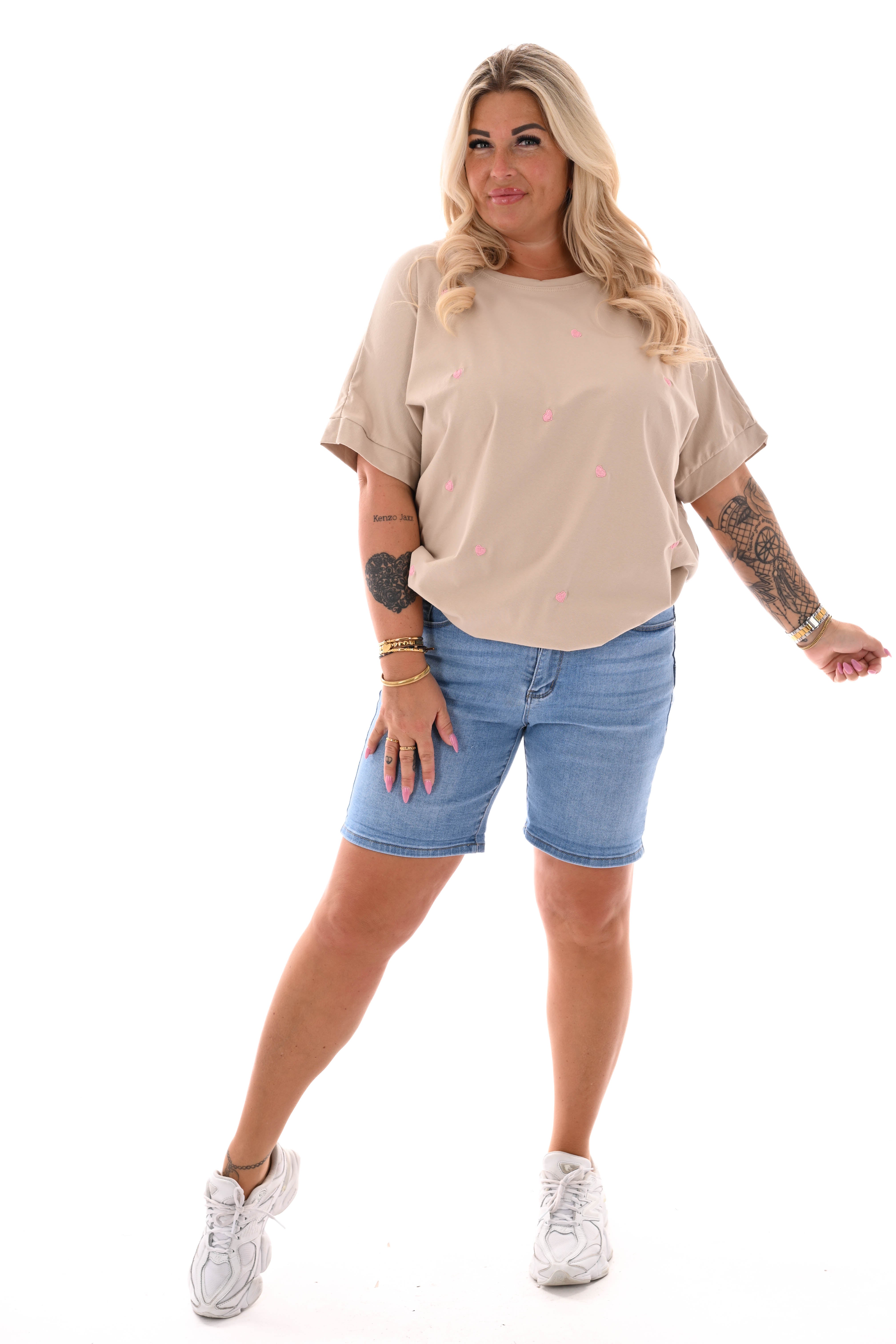 T-shirt kleine hartjes beige