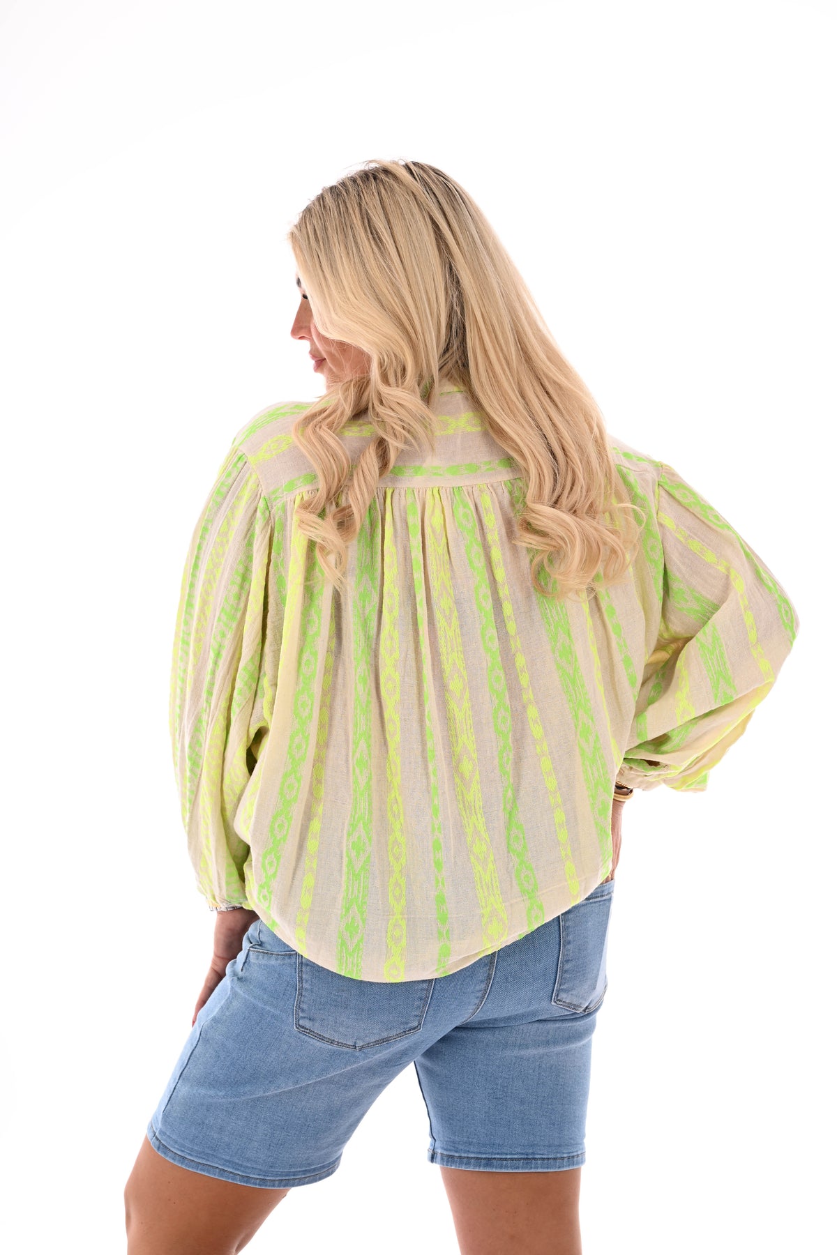 Doorknoop blouse pofmouwen aztec groen/geel